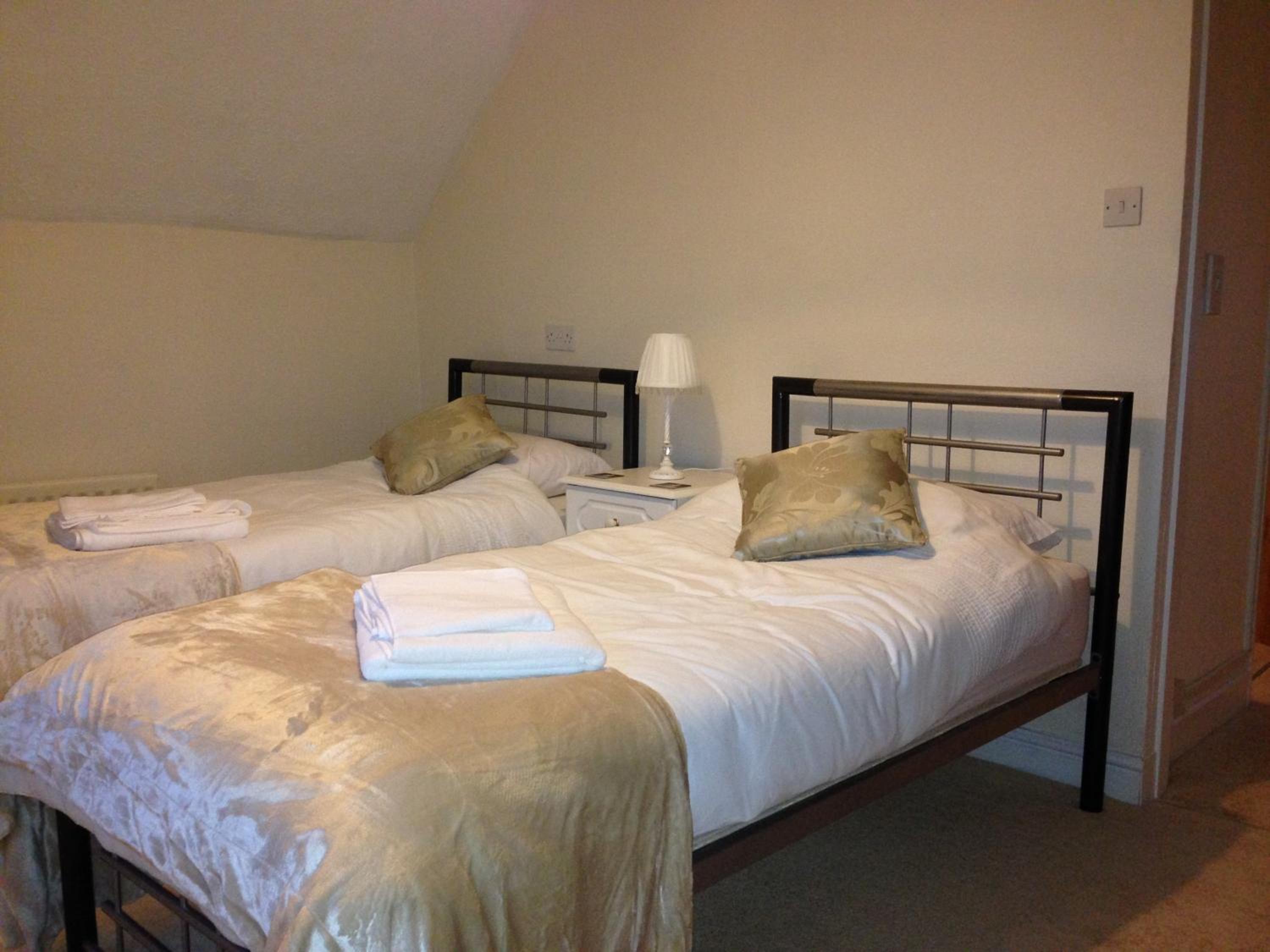 Anchor Inn Fladbury view 3