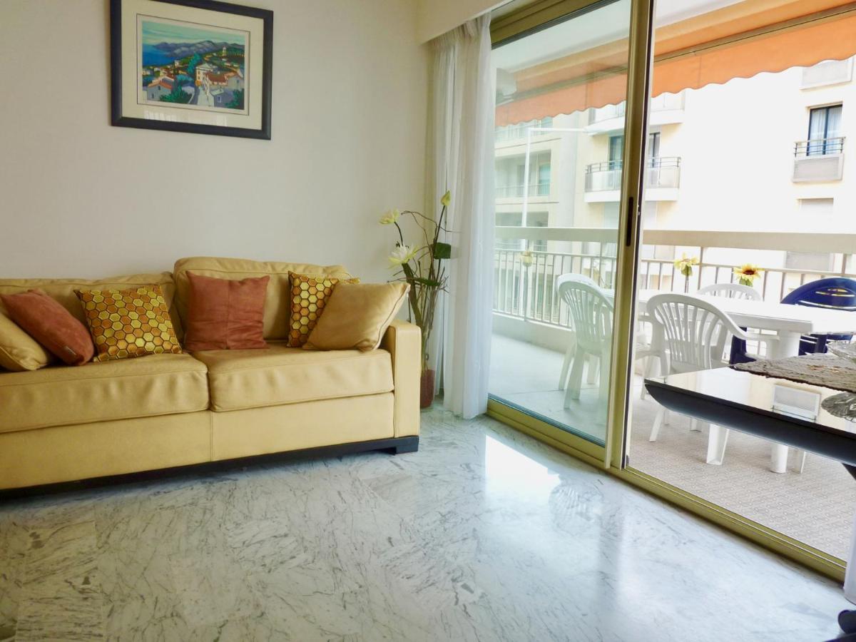 One bedroom apartment in the center of Cannes, next to the Carlton, a few meters from the Croisette - 367 photo 4