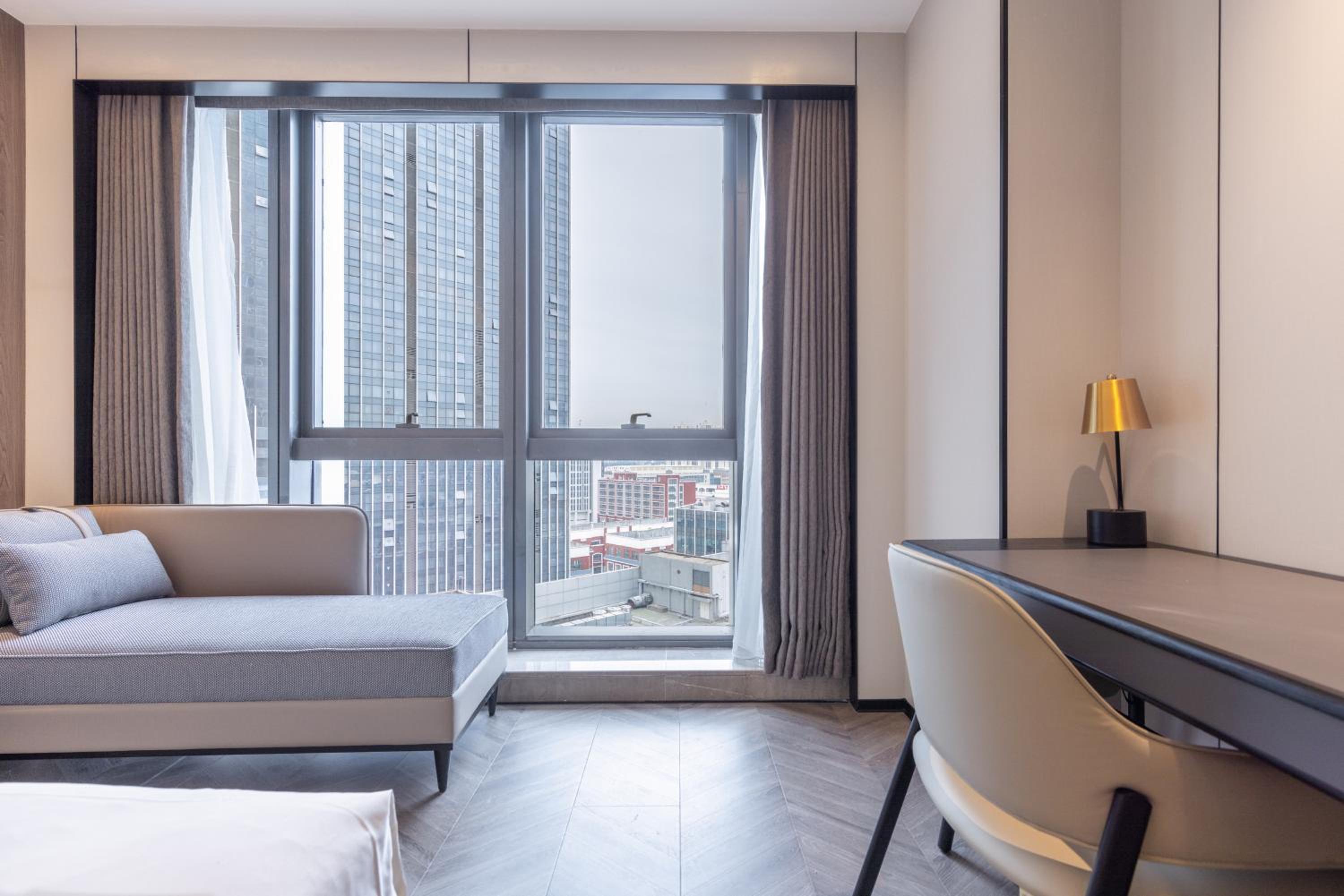 Foshan Nanhai Jinshazhou Jinbo Tiandi Atour Hotel
