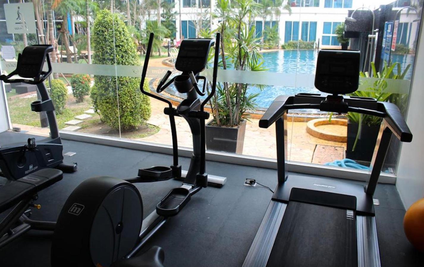 Nam Talay Jomtien Beach - Rooftop Ocean View - Close to Beach, Pool & Gym