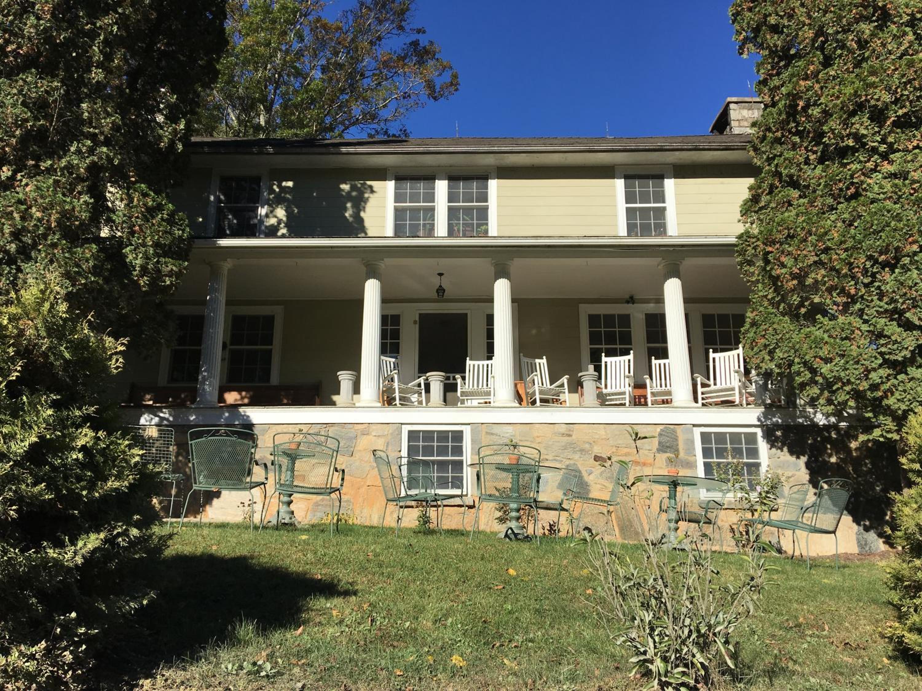 Hotel River House Inn