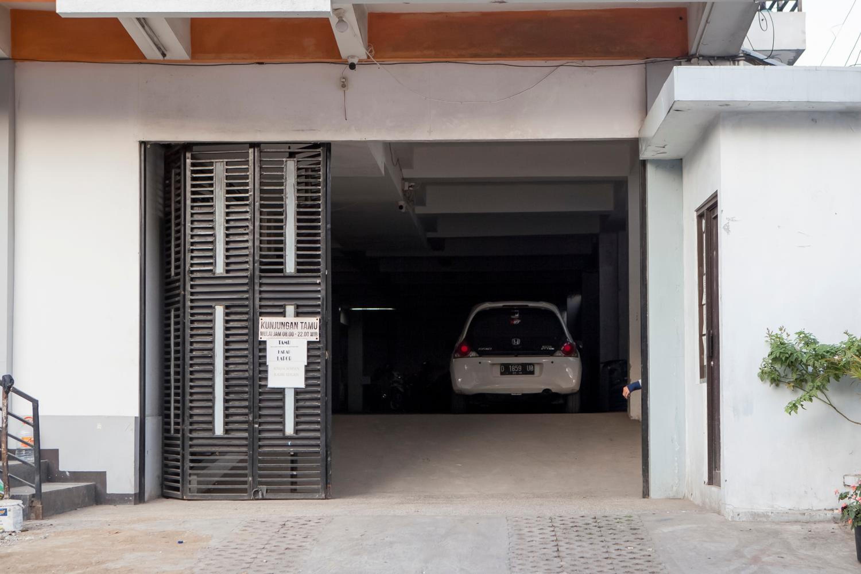 RedDoorz near Telkom Corporate University