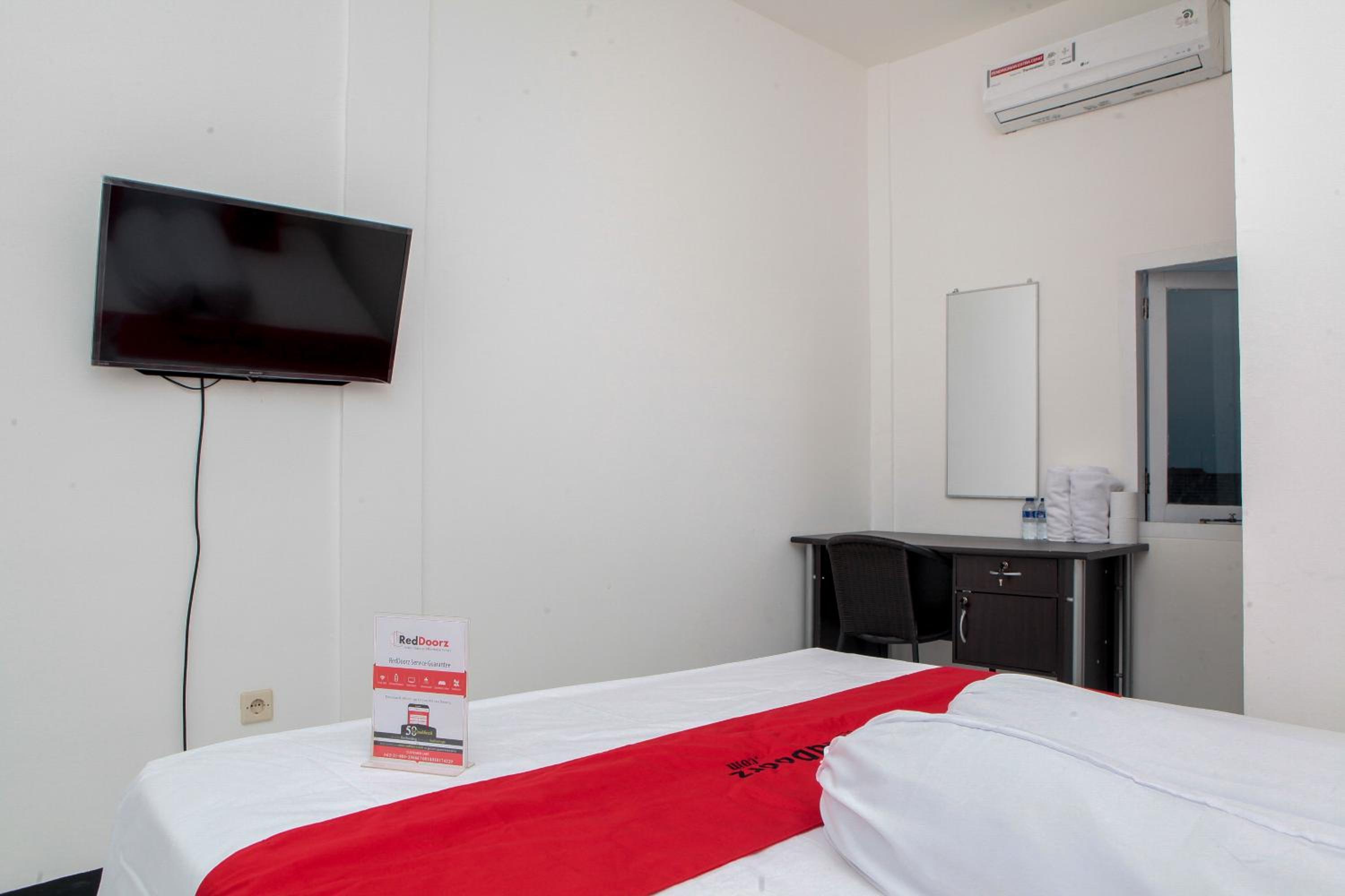 RedDoorz near Telkom Corporate University