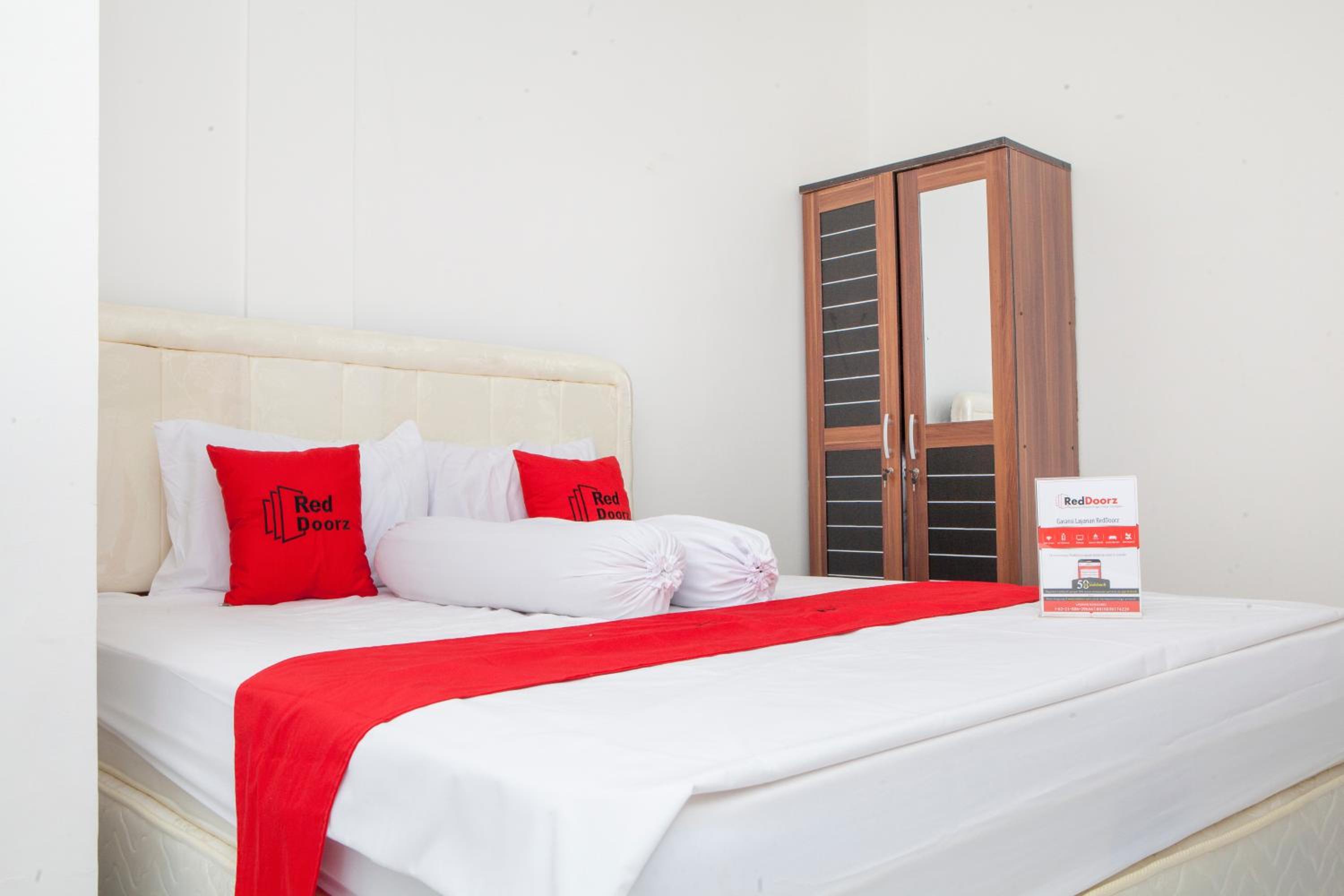 RedDoorz near Telkom Corporate University