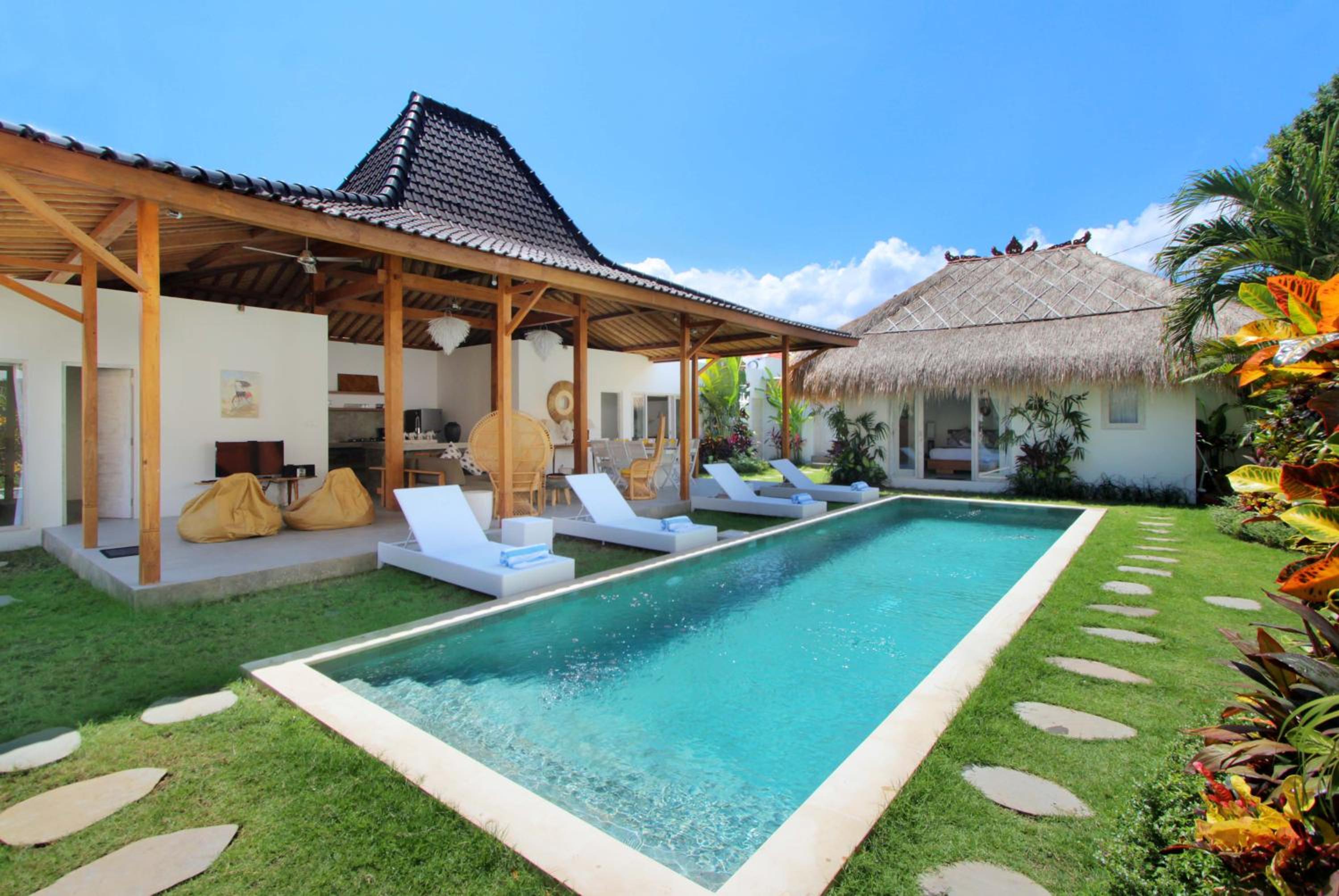 Villa Aksara by Optimum Bali - 800 m to Beach & Kudeta - Central Seminyak Oberoi
