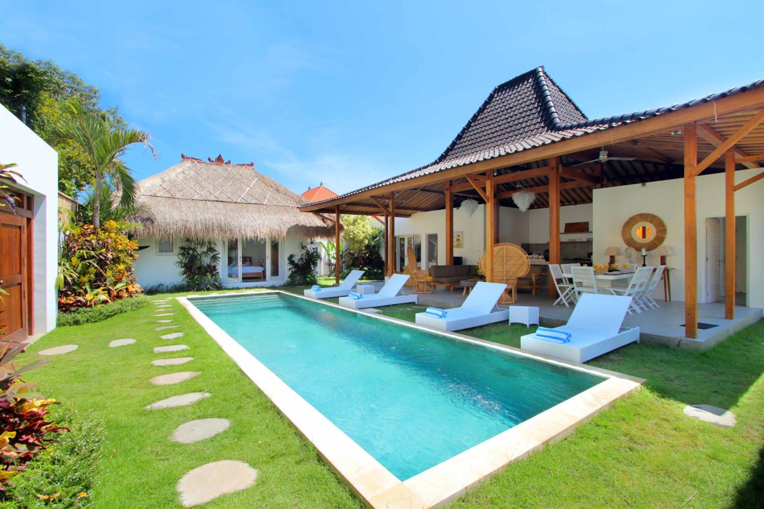 Villa Aksara by Optimum Bali - 800 m to Beach & Kudeta - Central Seminyak Oberoi