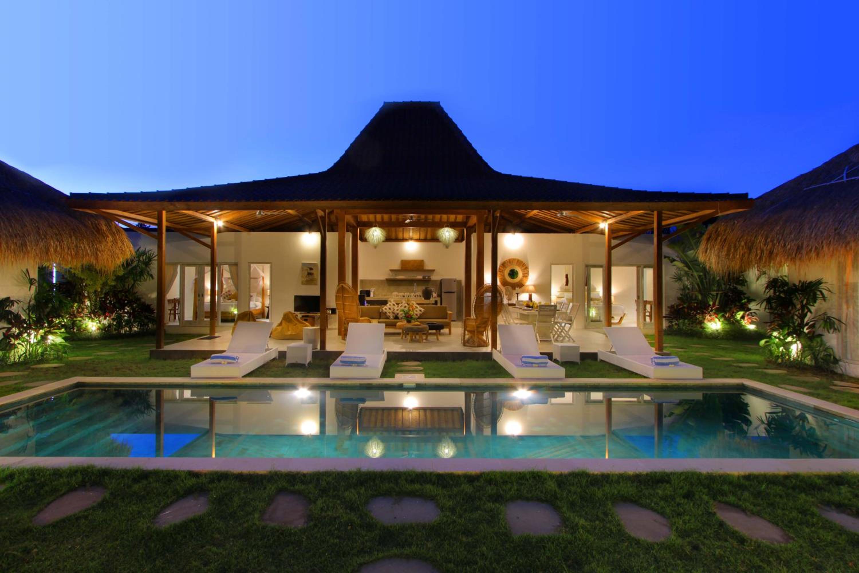 Villa Aksara by Optimum Bali - 800 m to Beach & Kudeta - Central Seminyak Oberoi