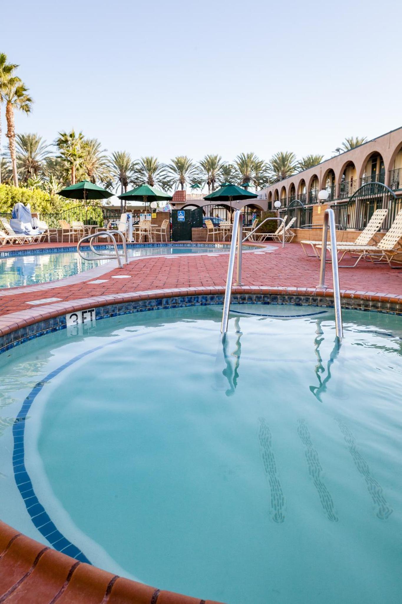 Orange County/Anaheim Vacations - Kings Inn Anaheim at The Park  Convention Center - Property Image 3