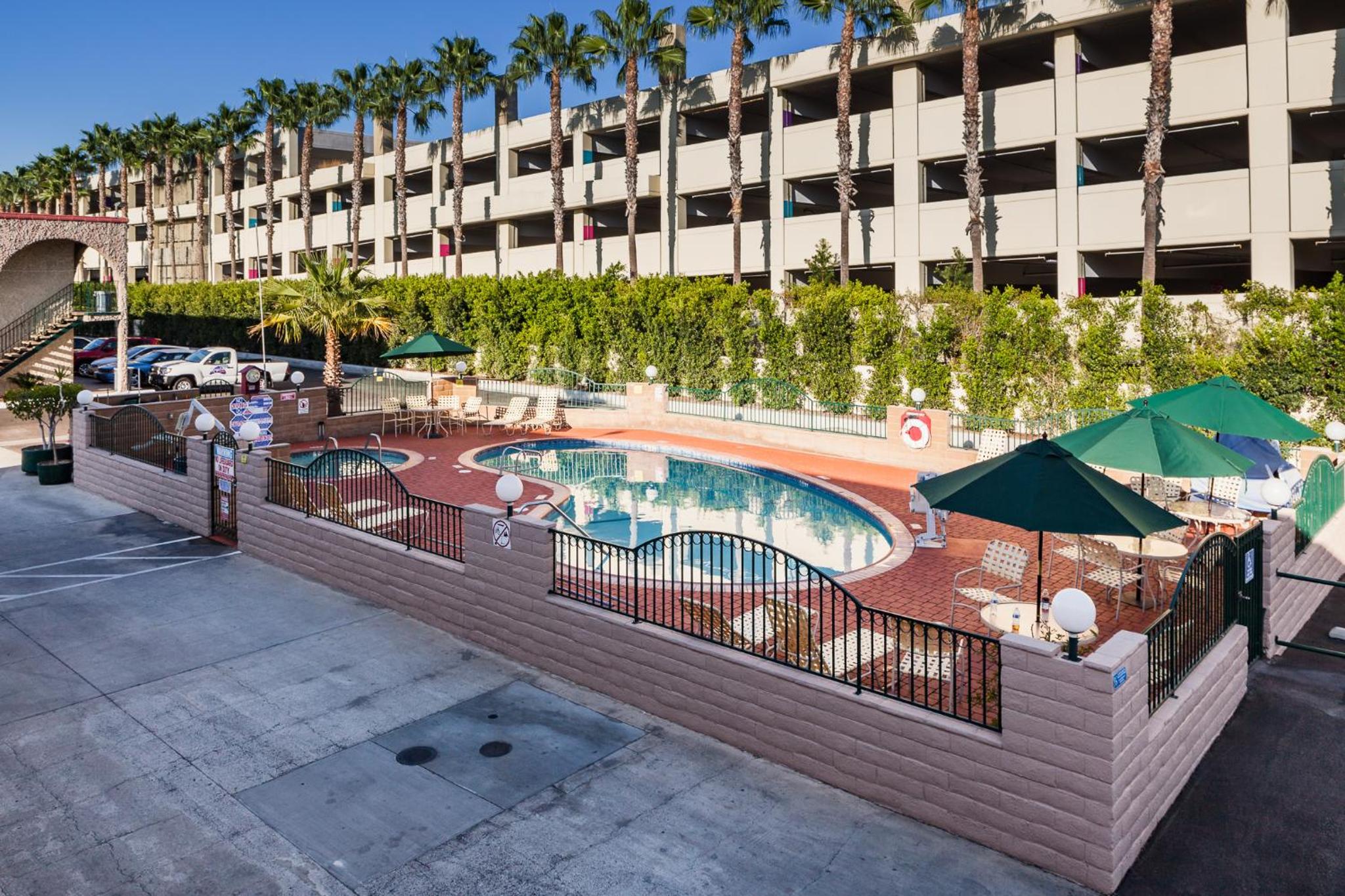 Orange County/Anaheim Vacations - Kings Inn Anaheim at The Park  Convention Center - Property Image 6