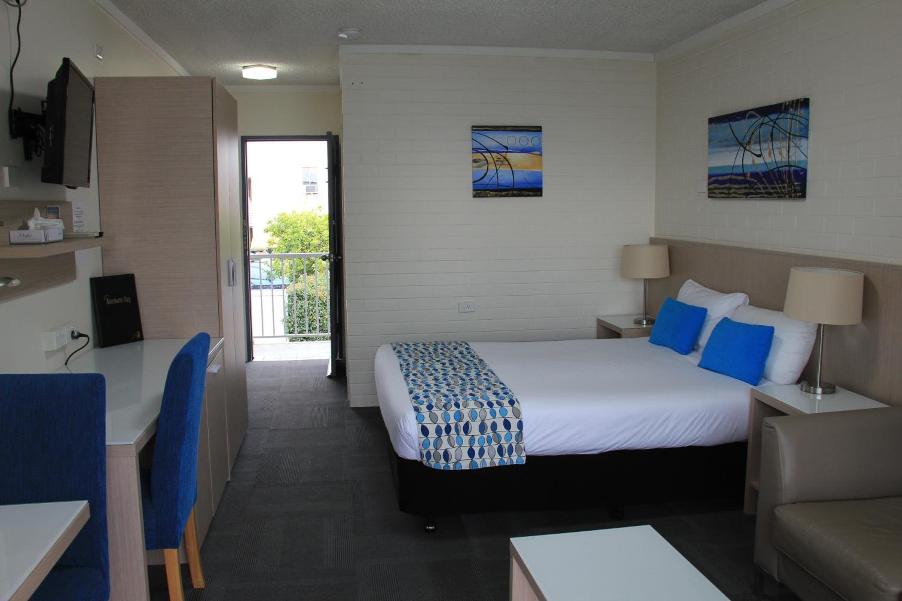 Zorba Waterfront Motel