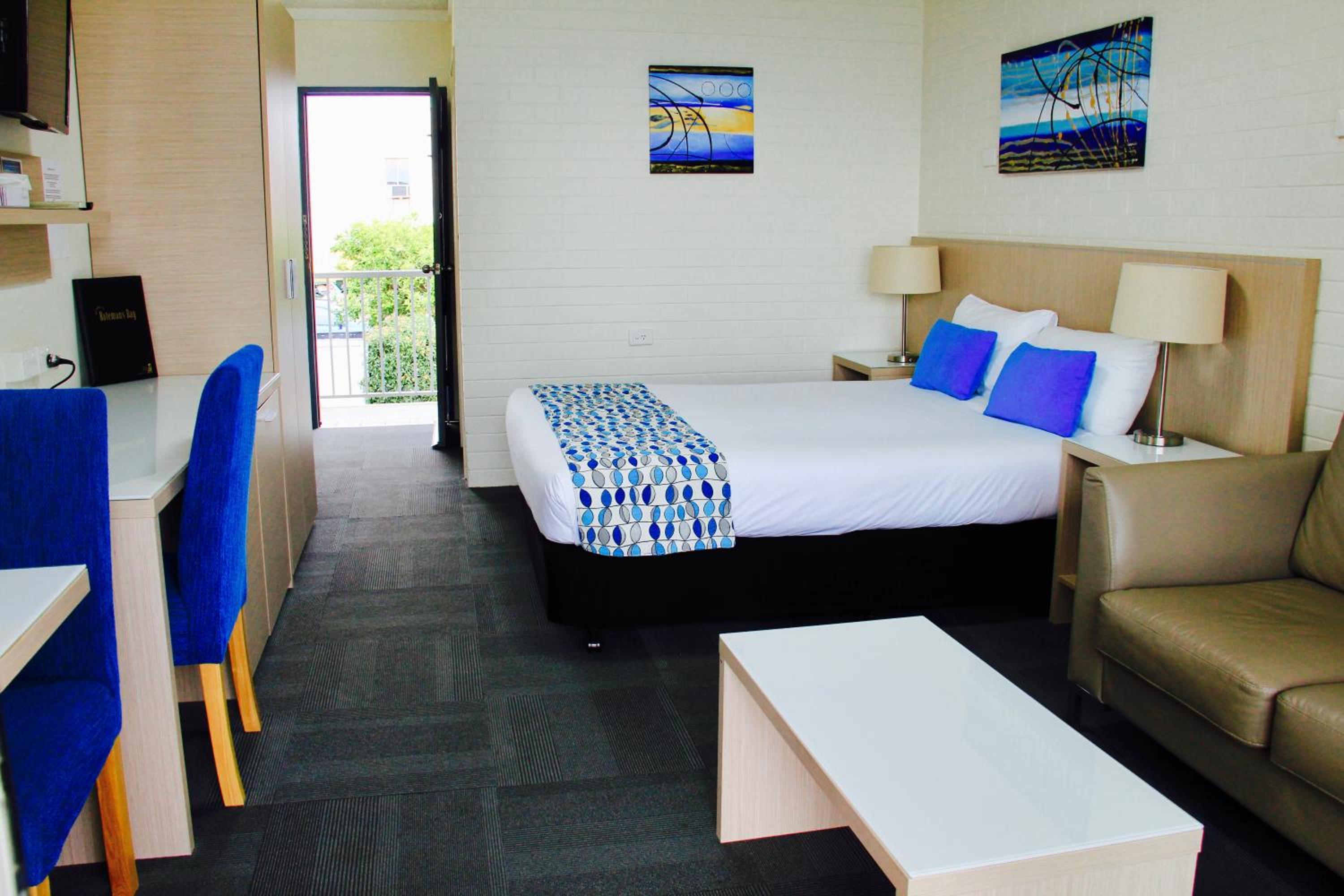 Zorba Waterfront Motel