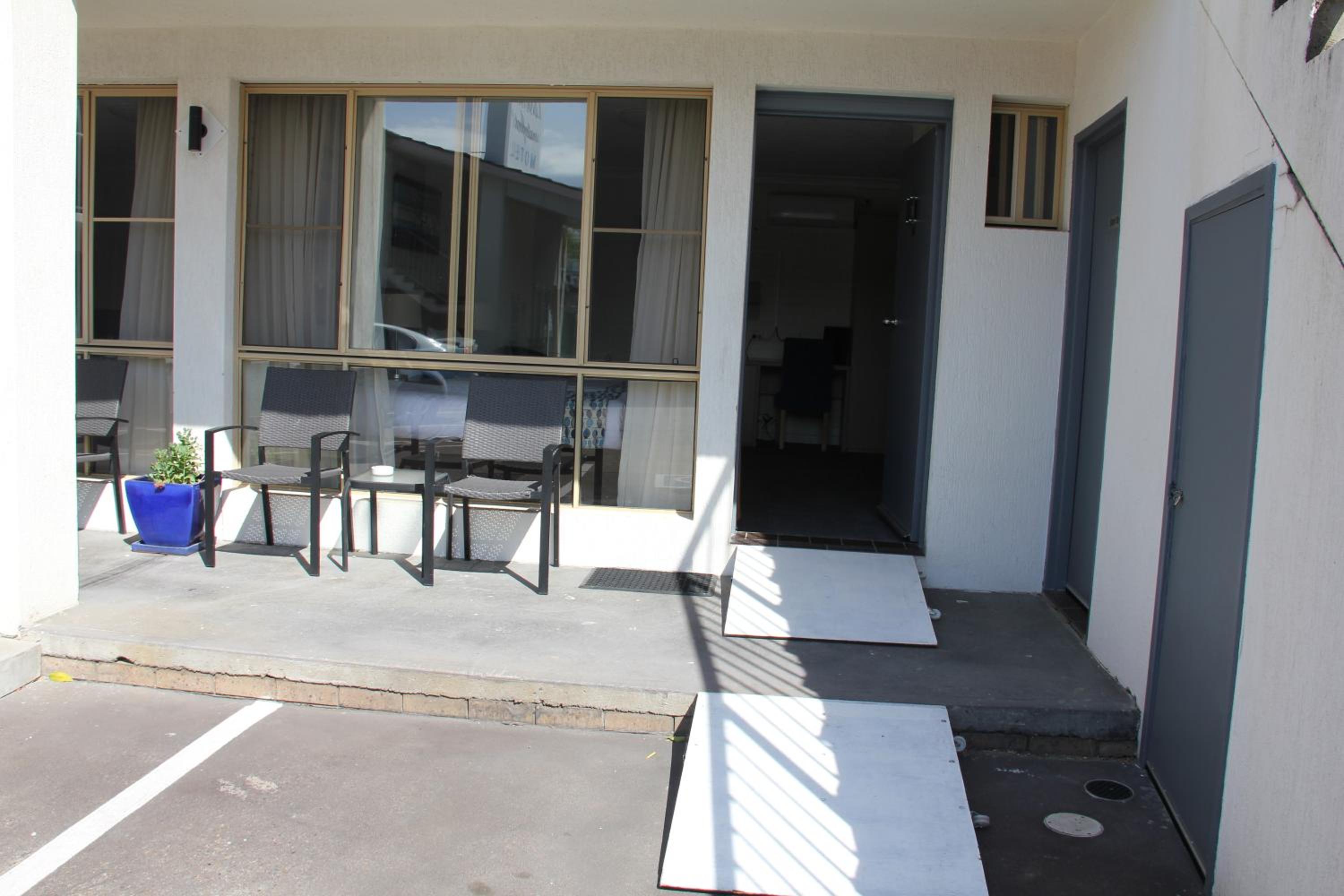 Zorba Waterfront Motel