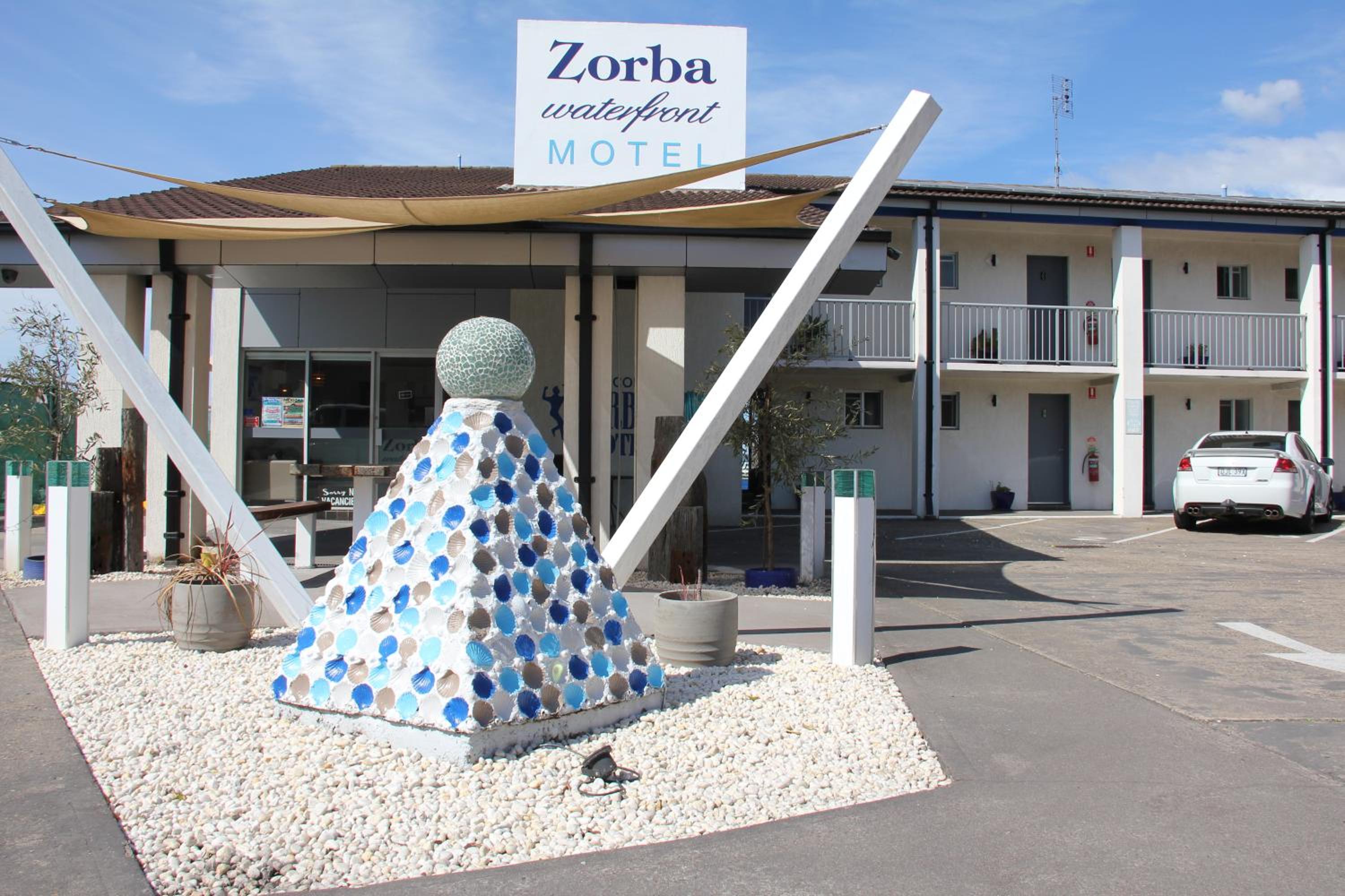 Zorba Waterfront Motel