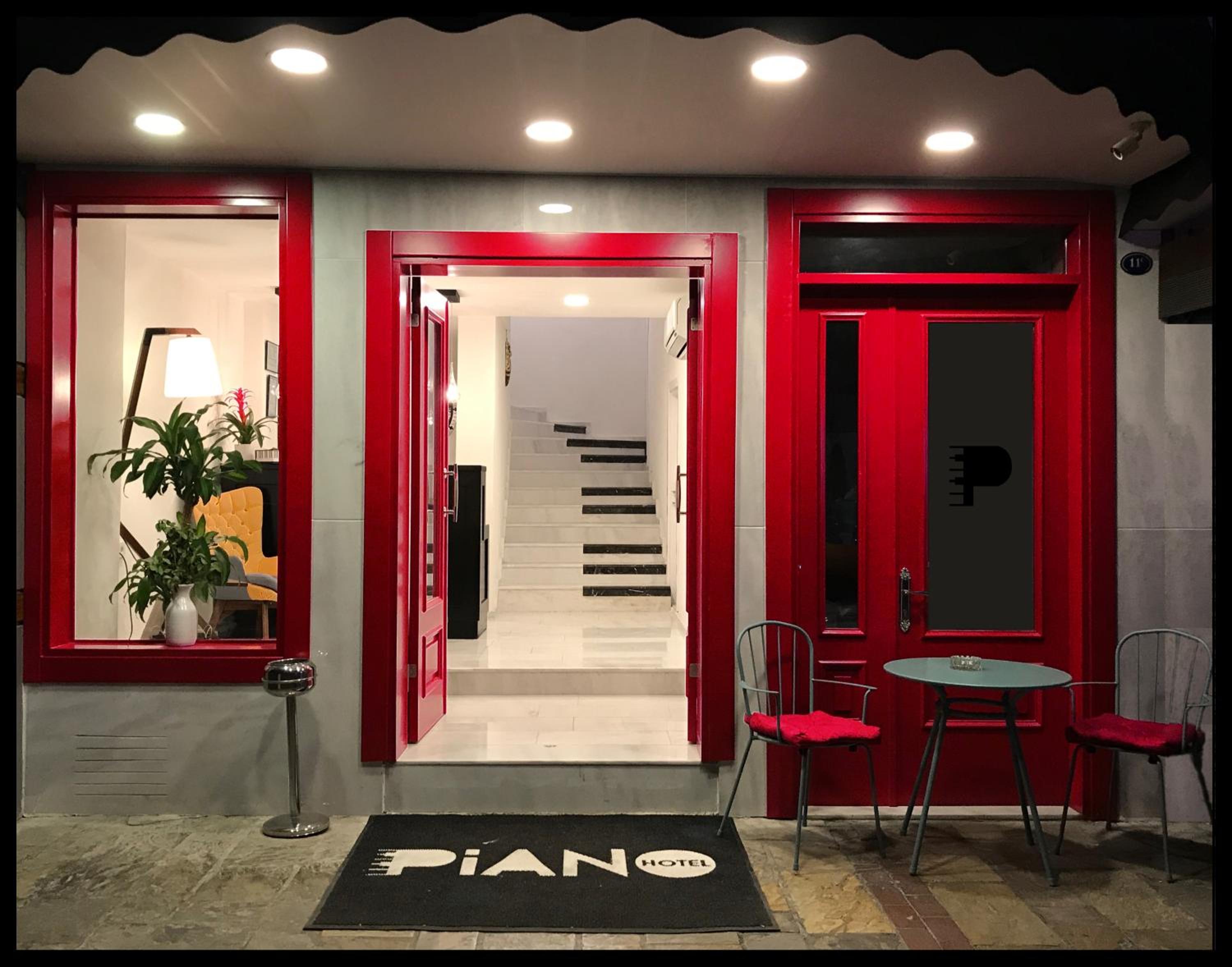 Piano Hotel - Image 9
