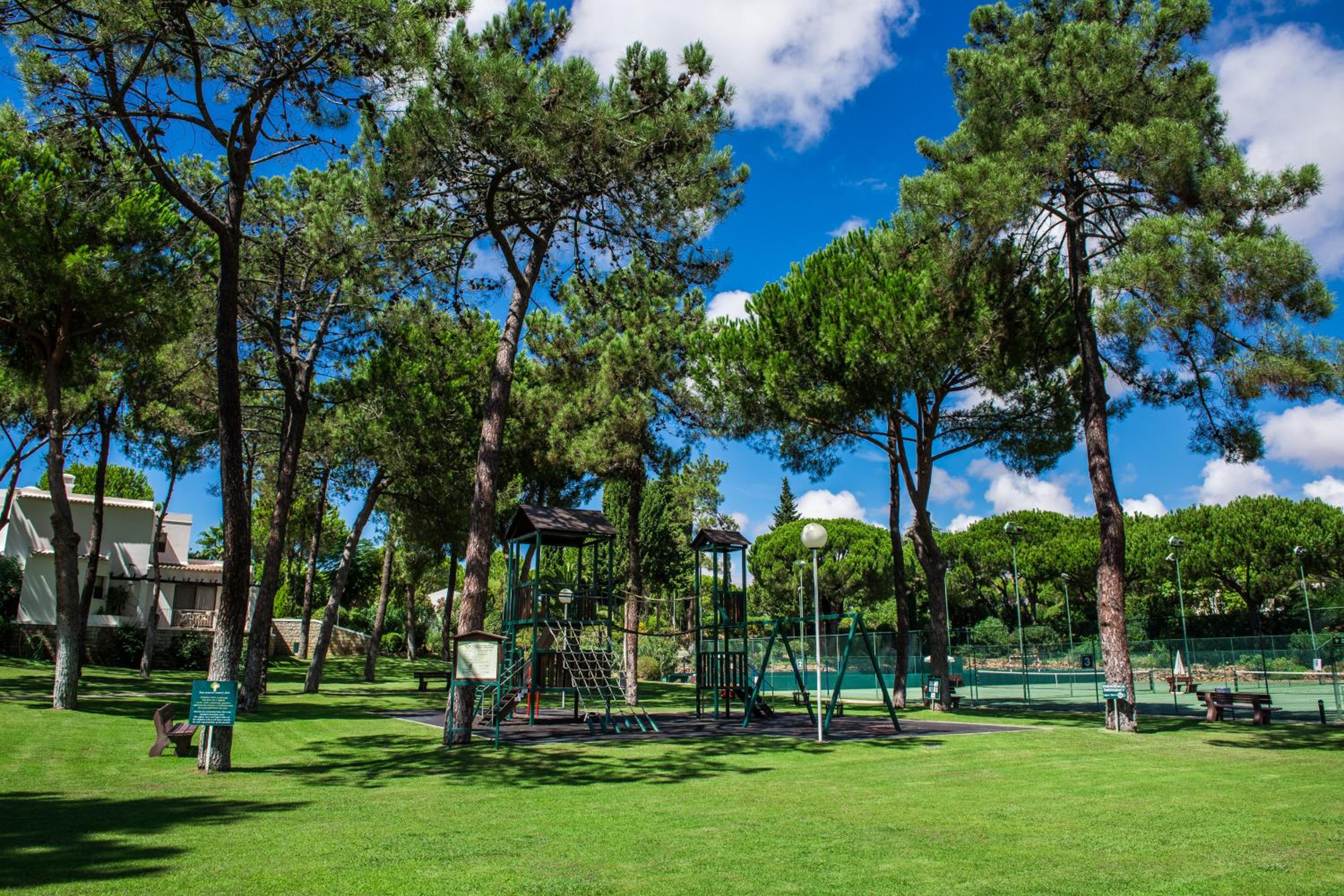 Four Seasons Country Club