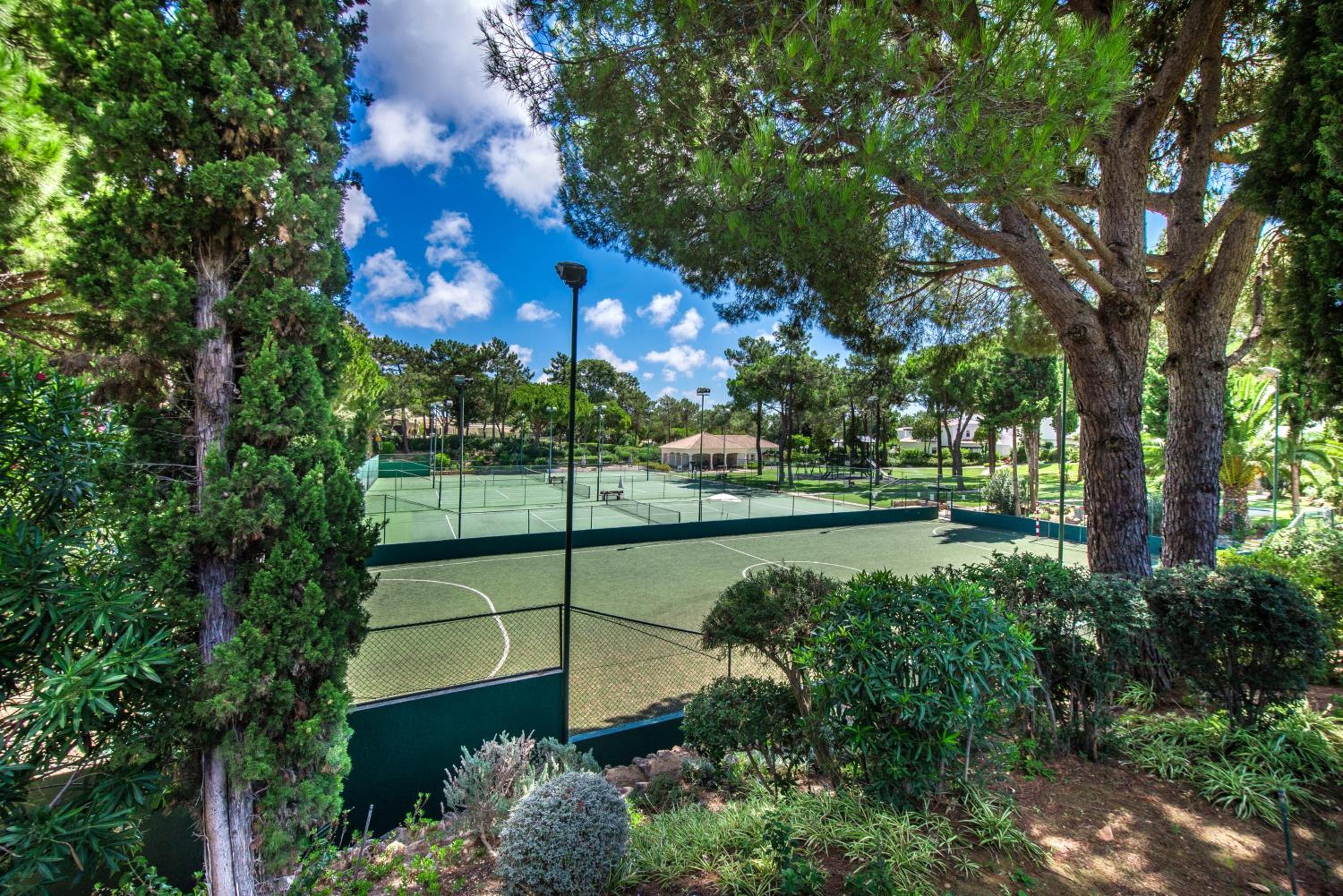 Four Seasons Country Club