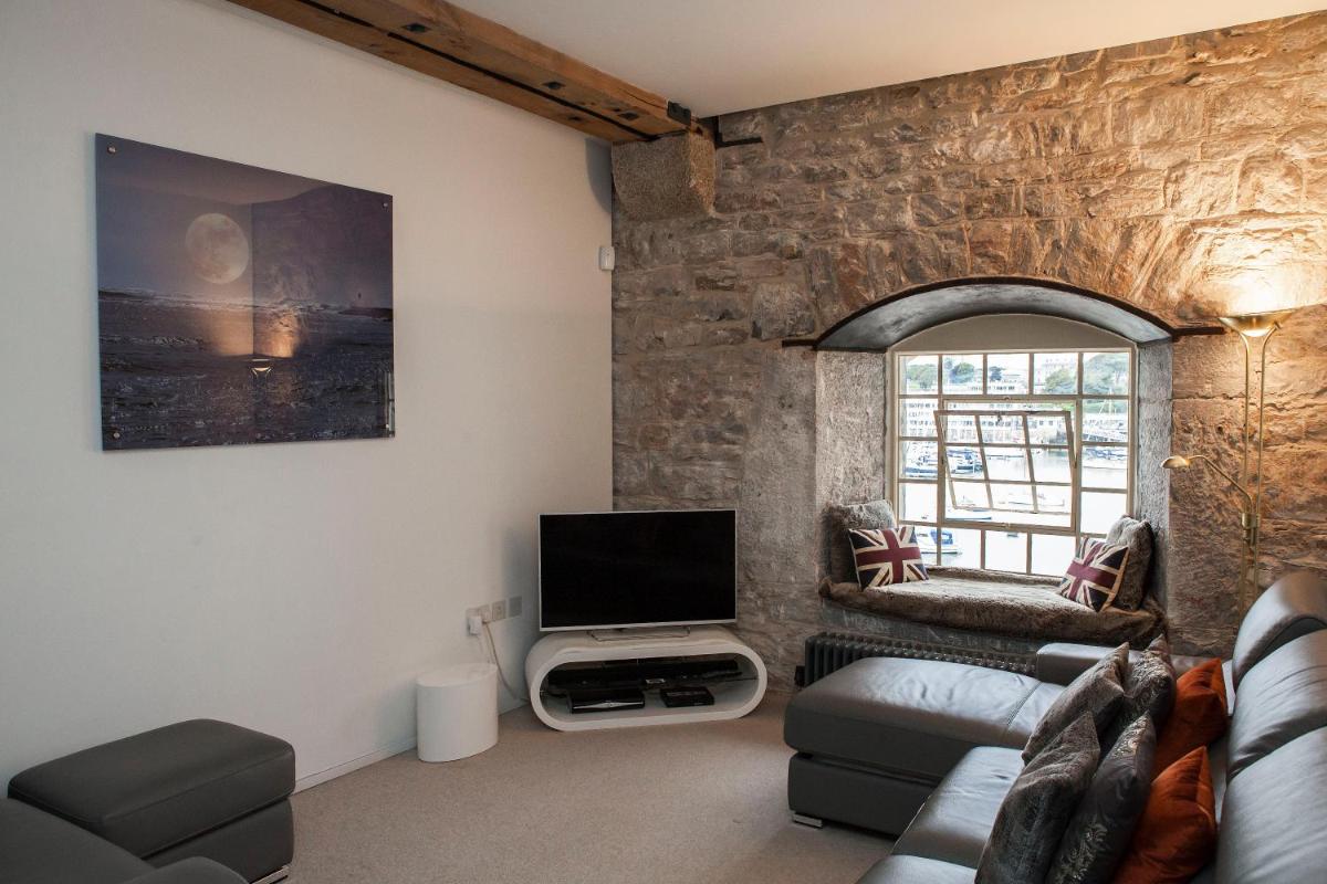 Mayflower Apartments, Royal William Yard view 4