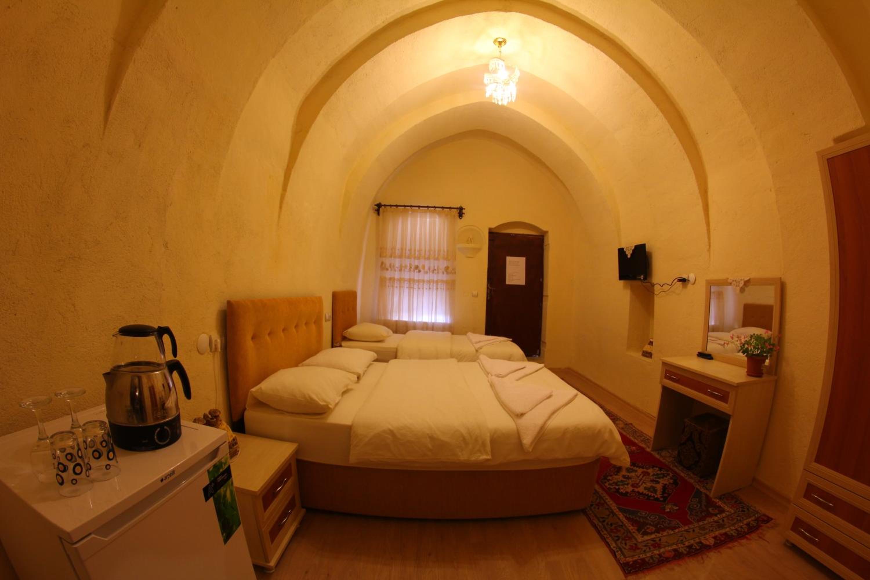 Falcon Cave Suites - Image 11