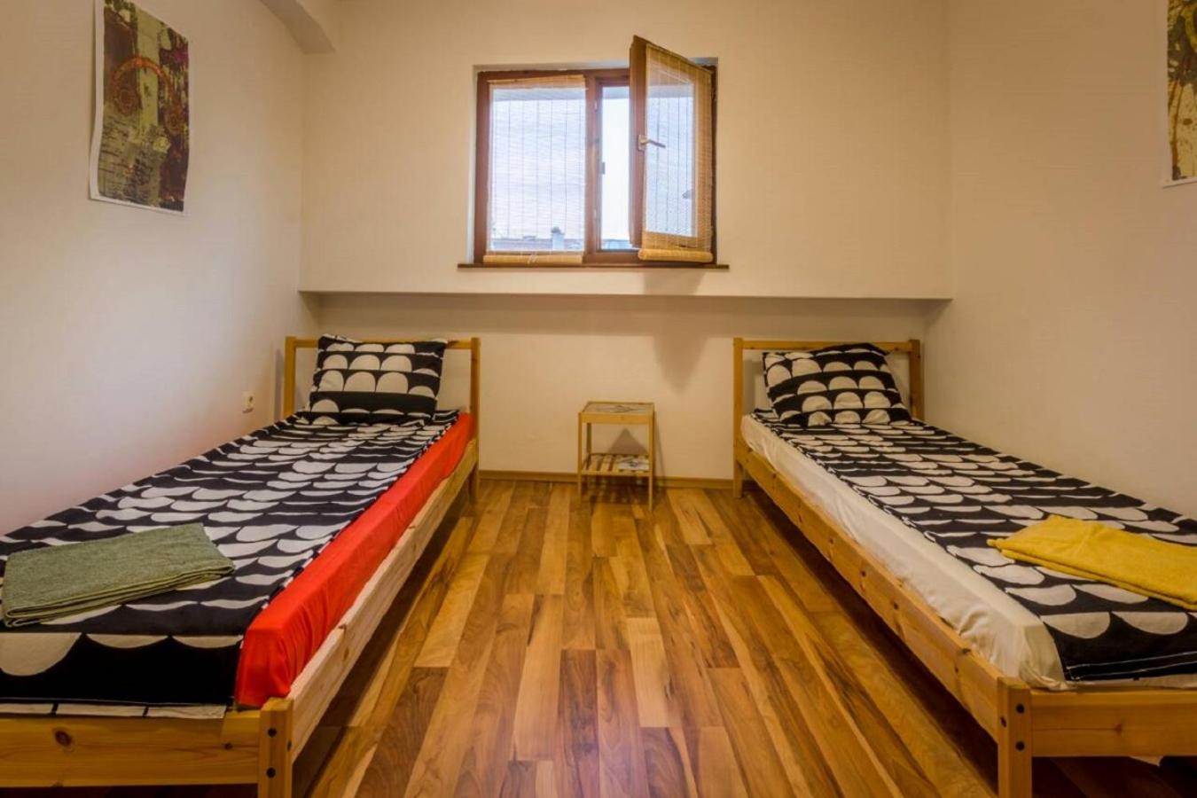 4 Rooms