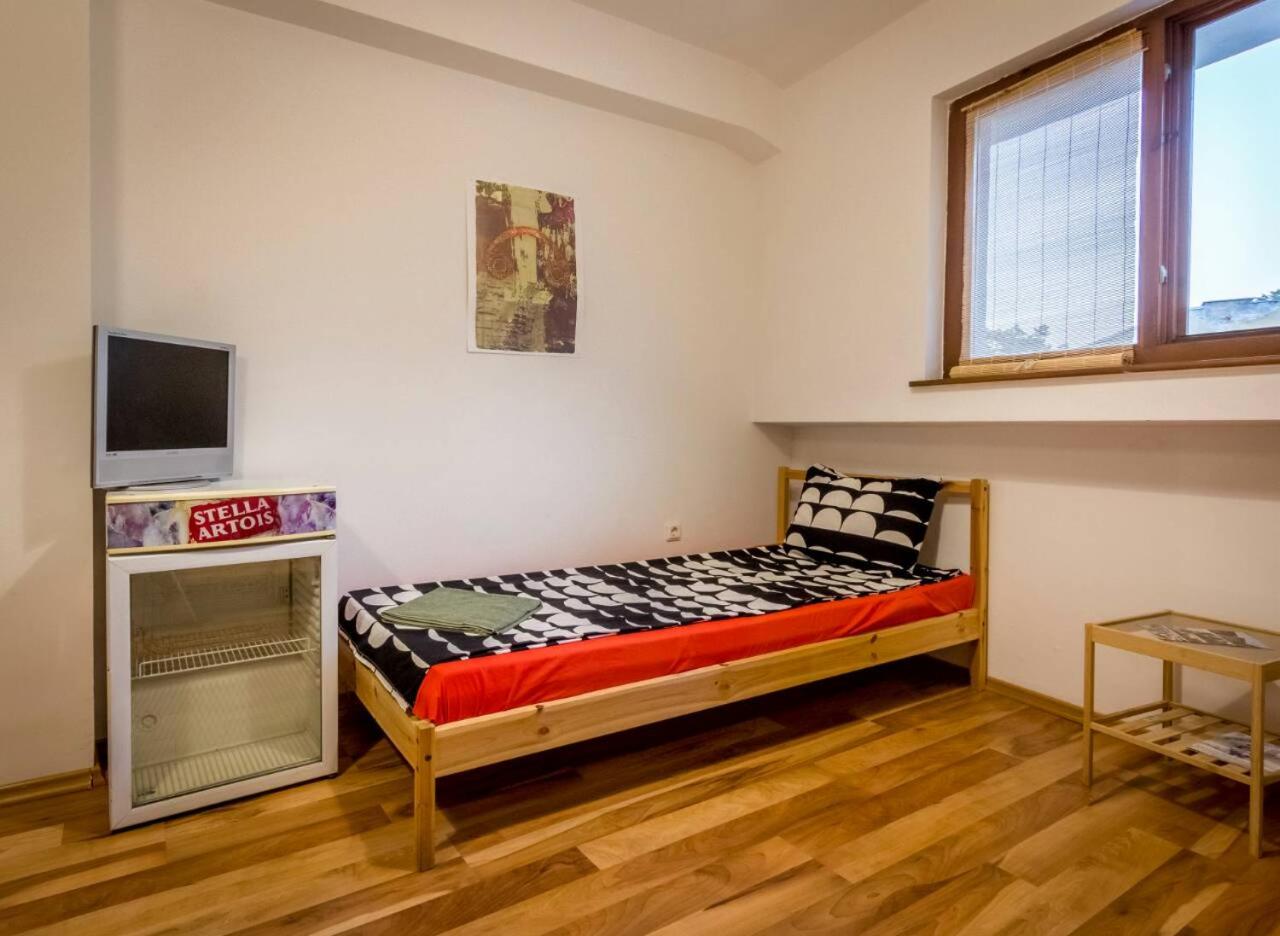 4 Rooms