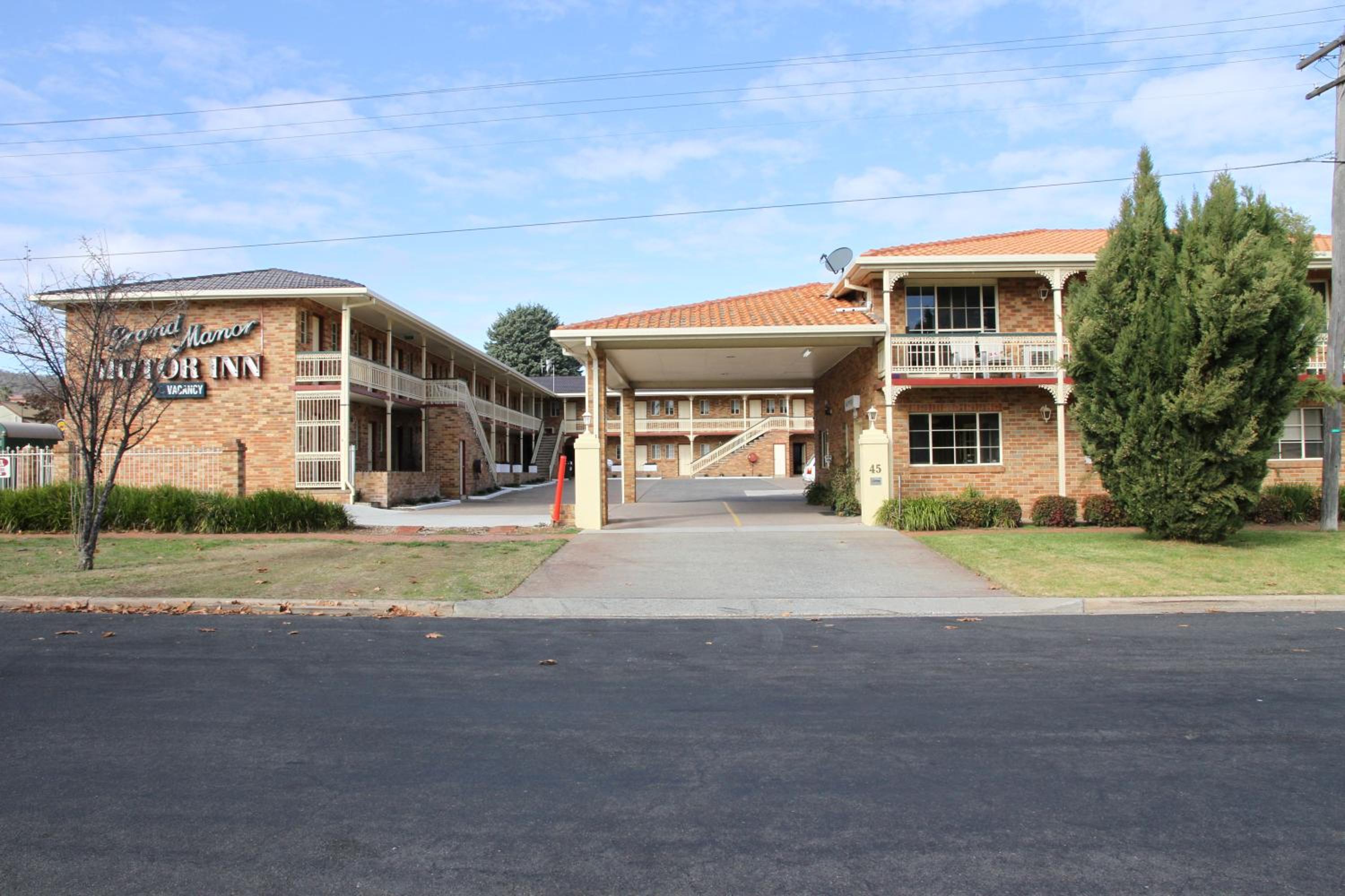 Grand Manor Motor Inn