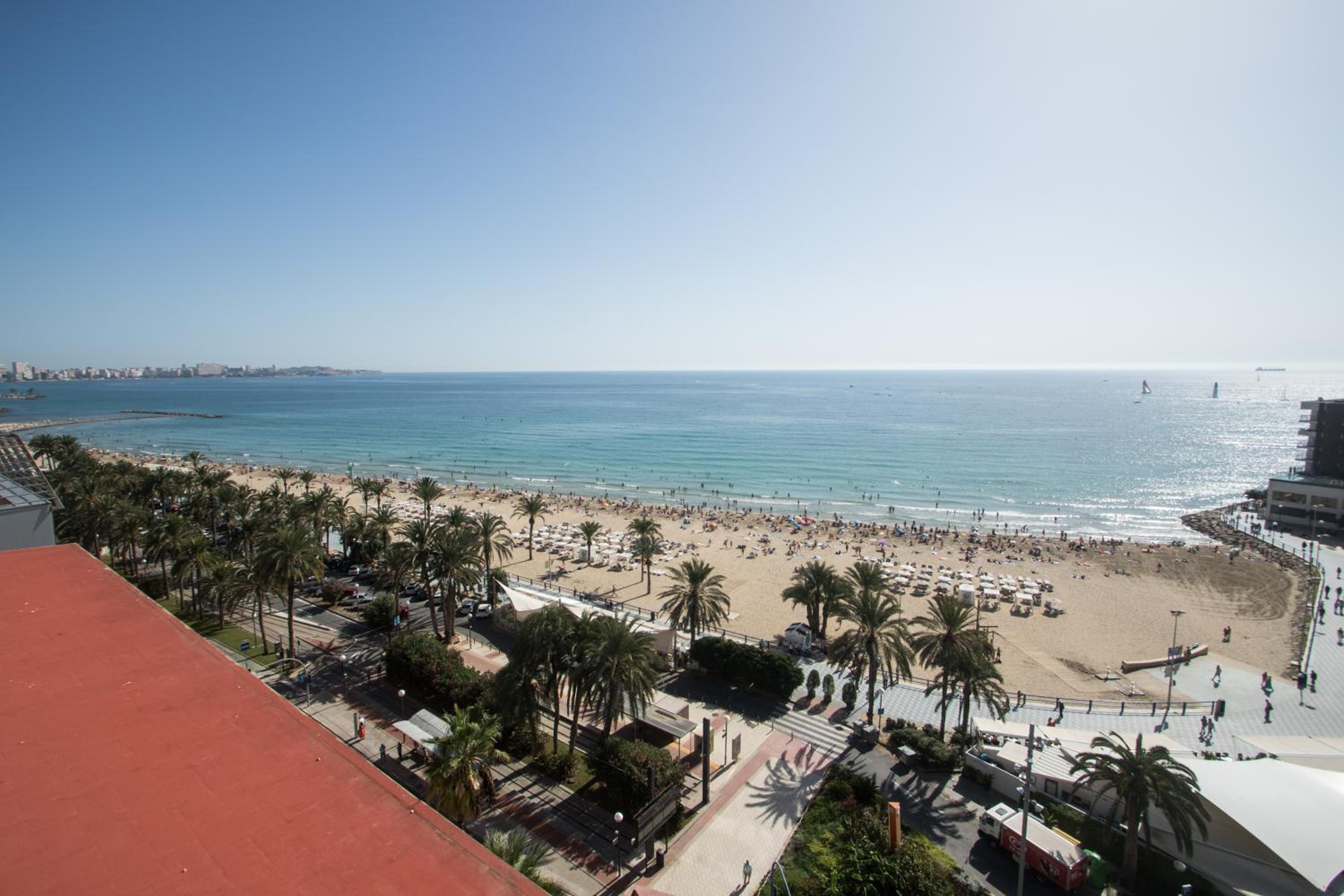 Alicante central and beach side apartment view 5