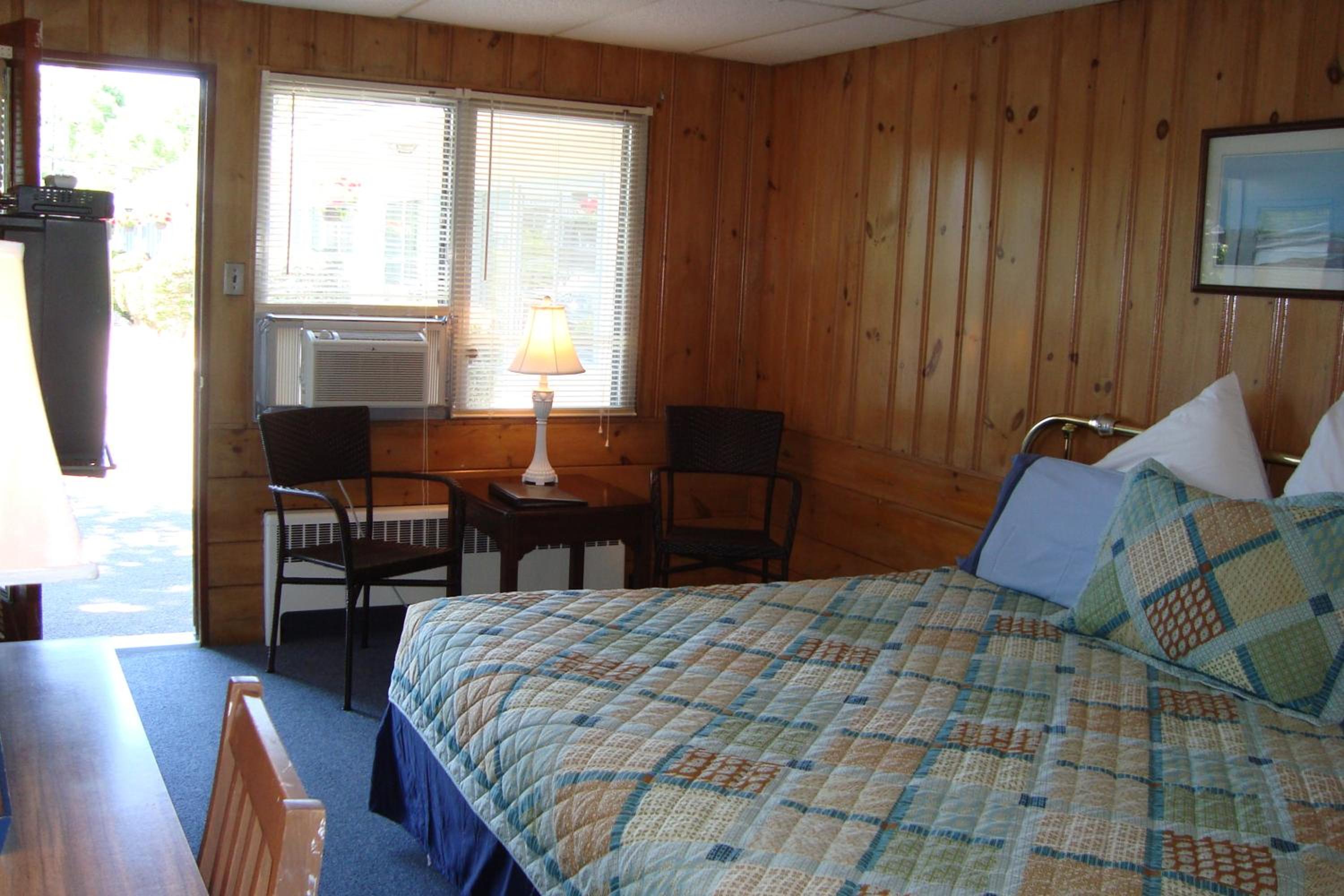Town & Beach Motel