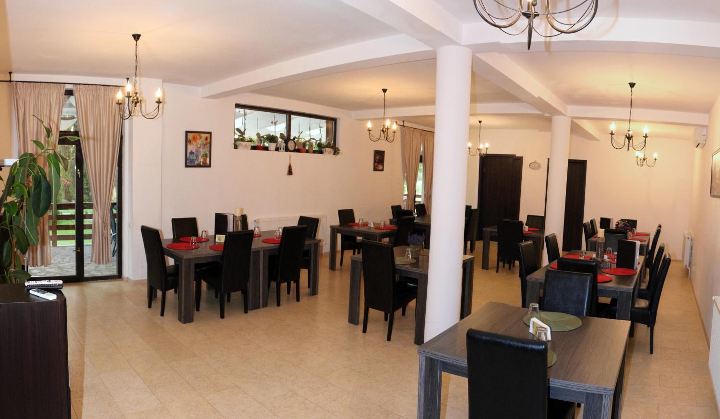 Casa Cu Nuc view 3