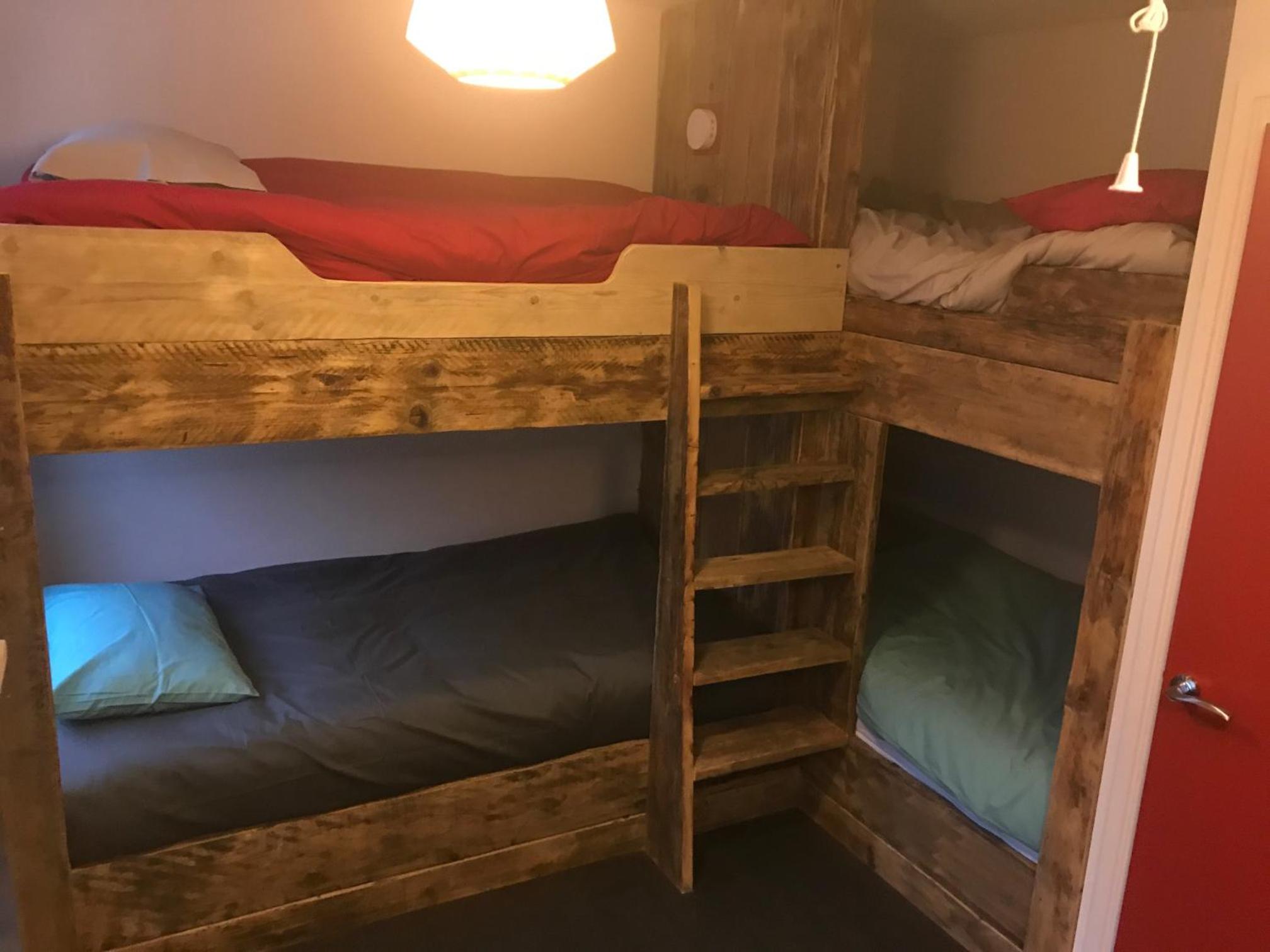 Ty Glyndwr Bunkhouse, Bar and cafe