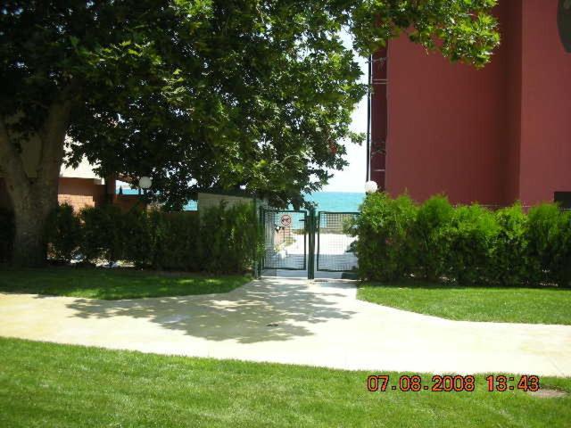 Oasis Suites Apartments and Studios