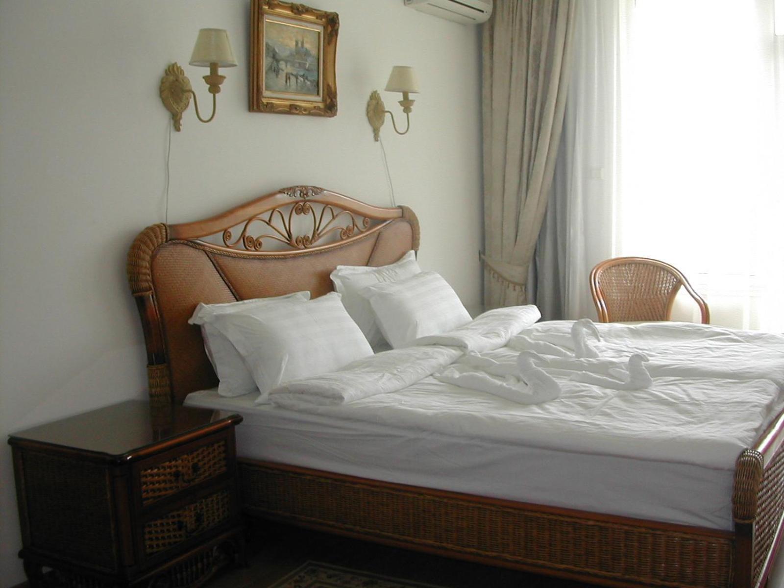 Oasis Suites Apartments and Studios