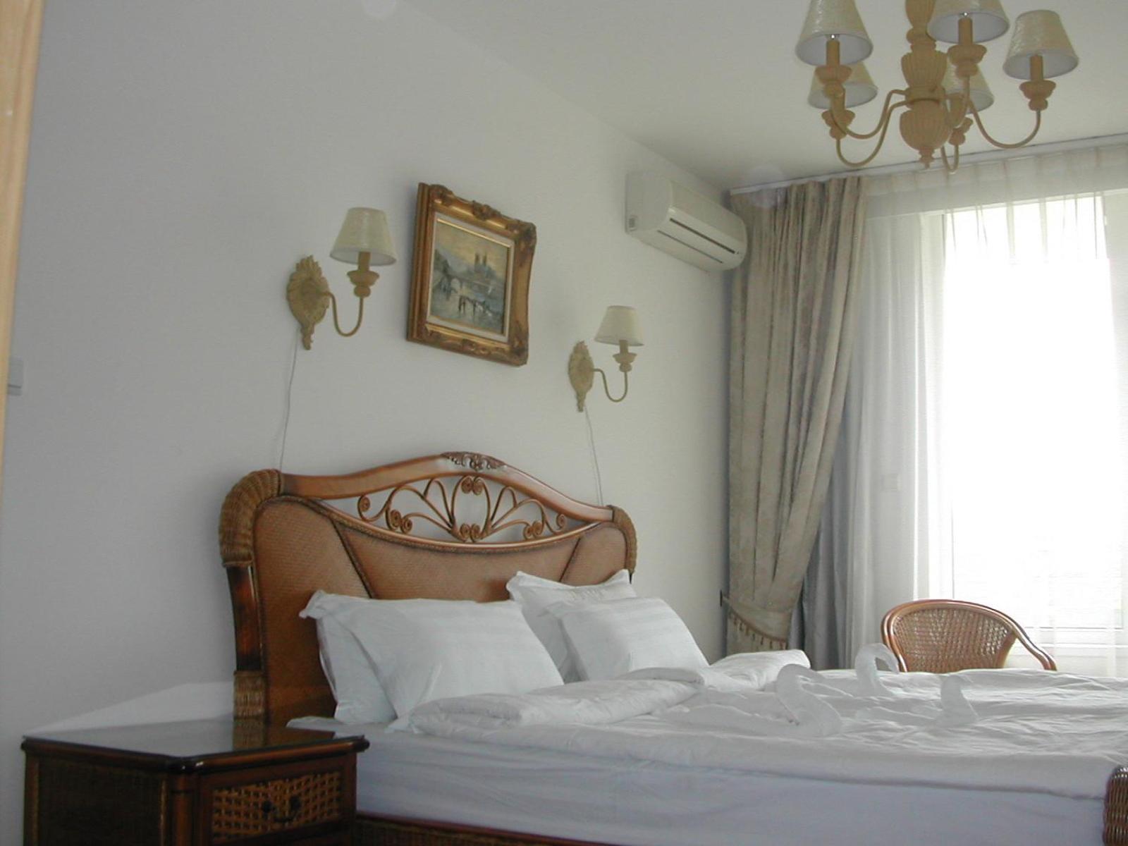 Oasis Suites Apartments and Studios