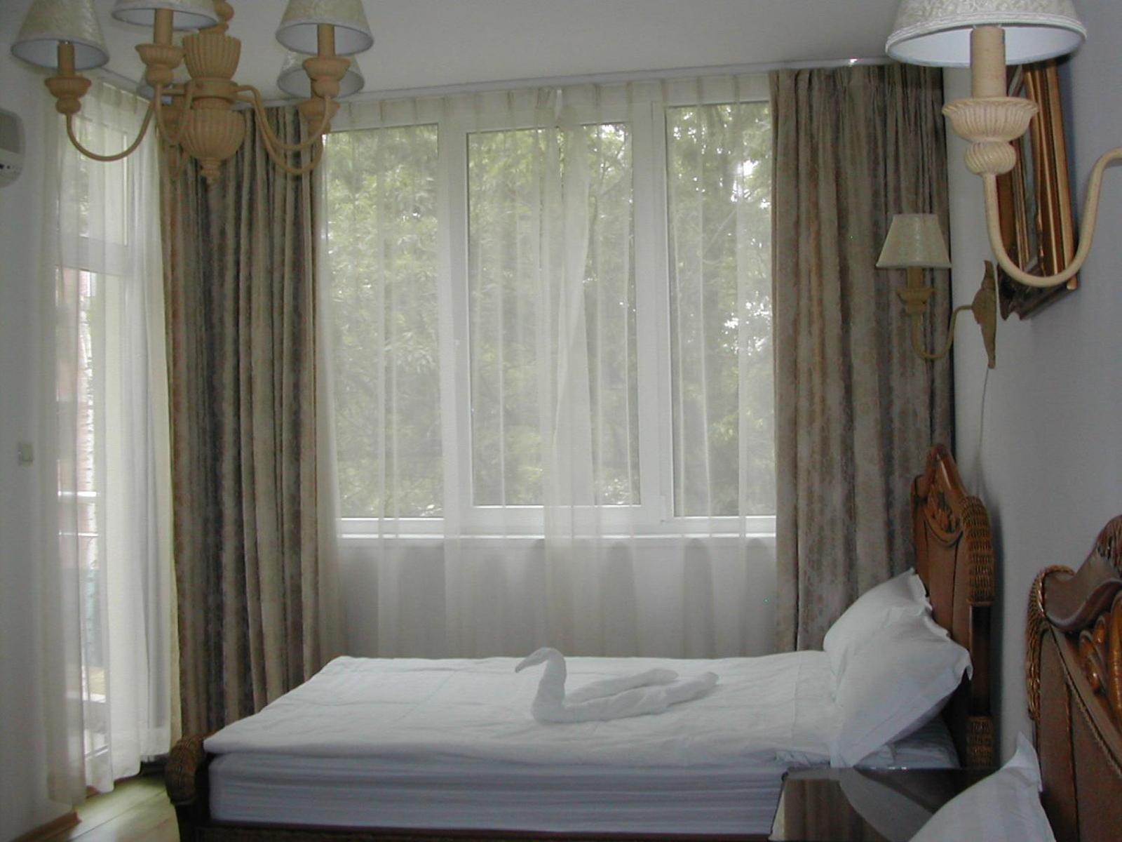 Oasis Suites Apartments and Studios