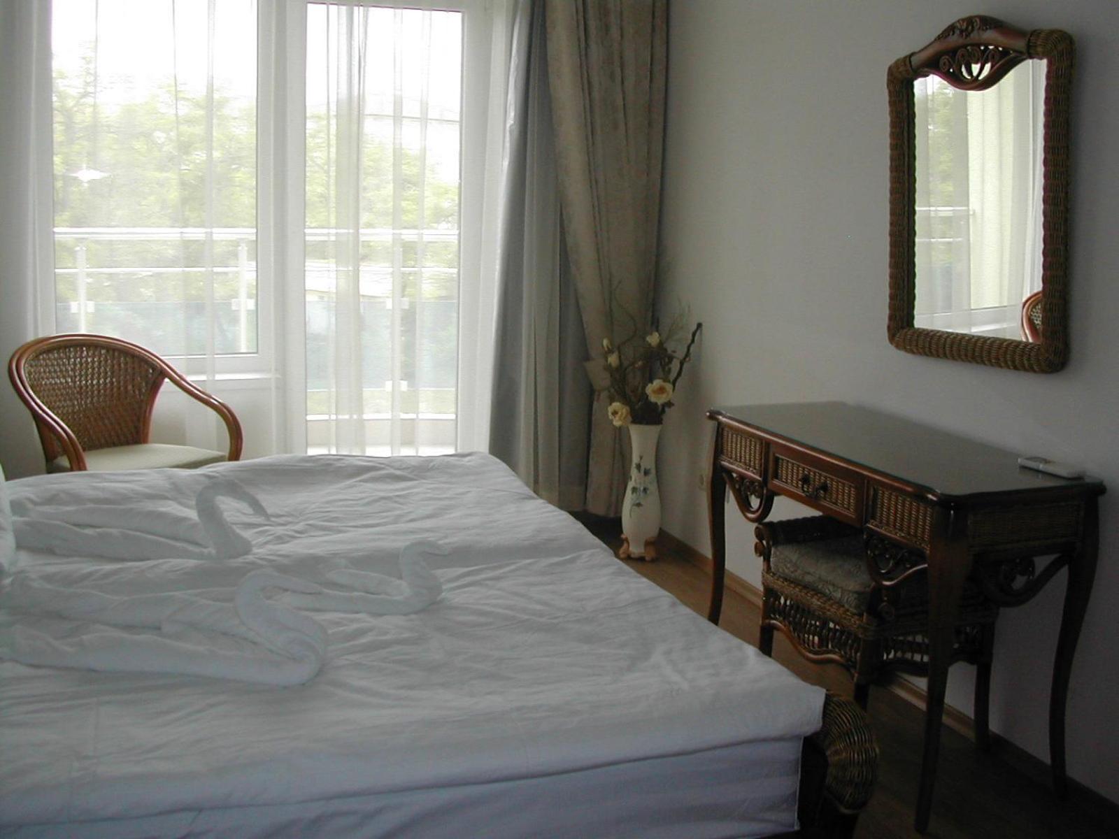 Oasis Suites Apartments and Studios