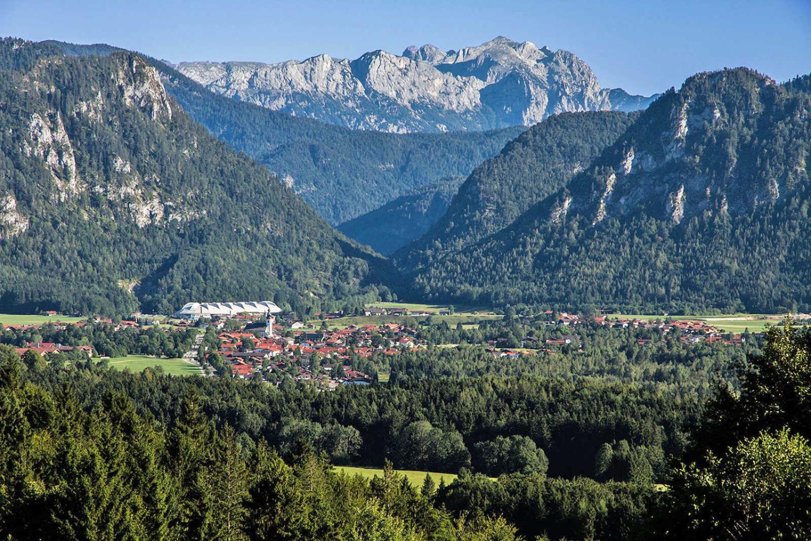 Ferienwohnungen mit Bergblick view 3