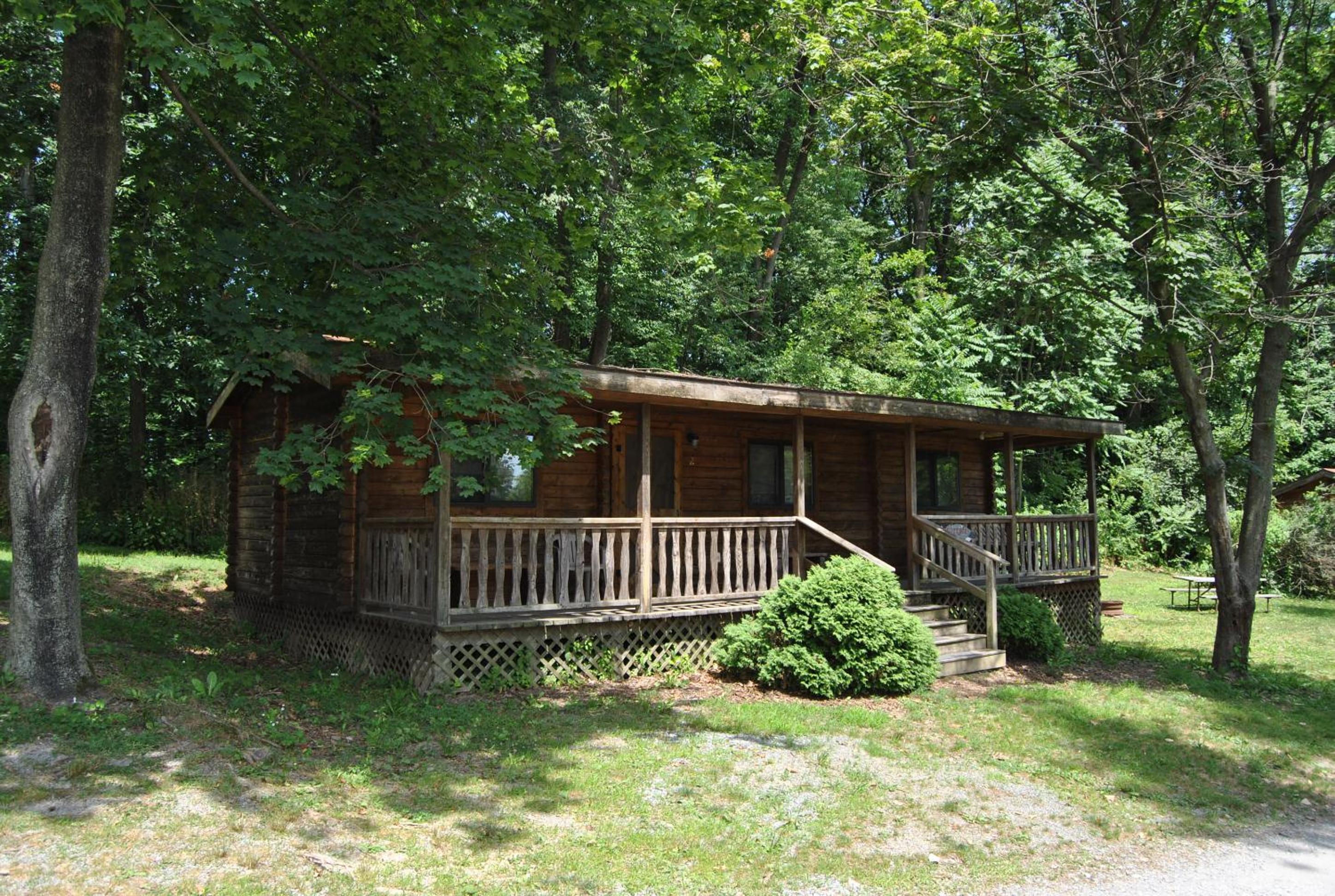 Robin Hill Camping Resort Two-Bedroom Cottage 6 view 3