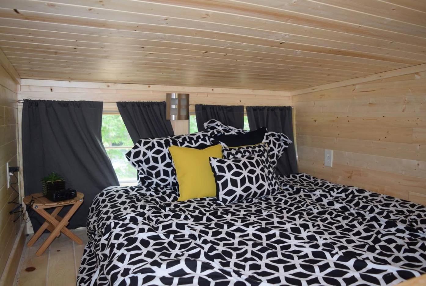 Tuxbury Pond Camping Resort Tiny House Henry - Property Image 10