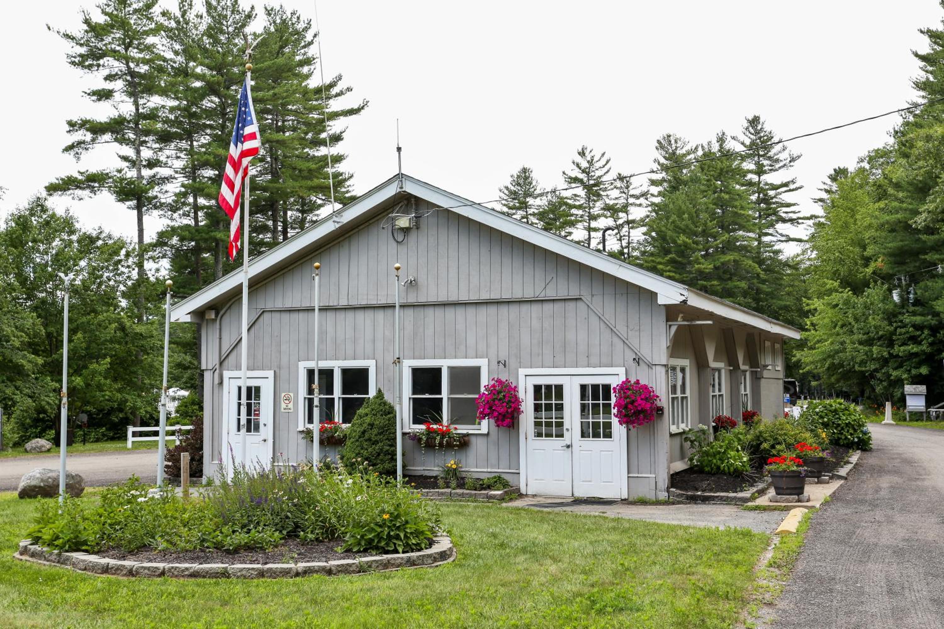 Tuxbury Pond Camping Resort Tiny House Henry - Property Image 7