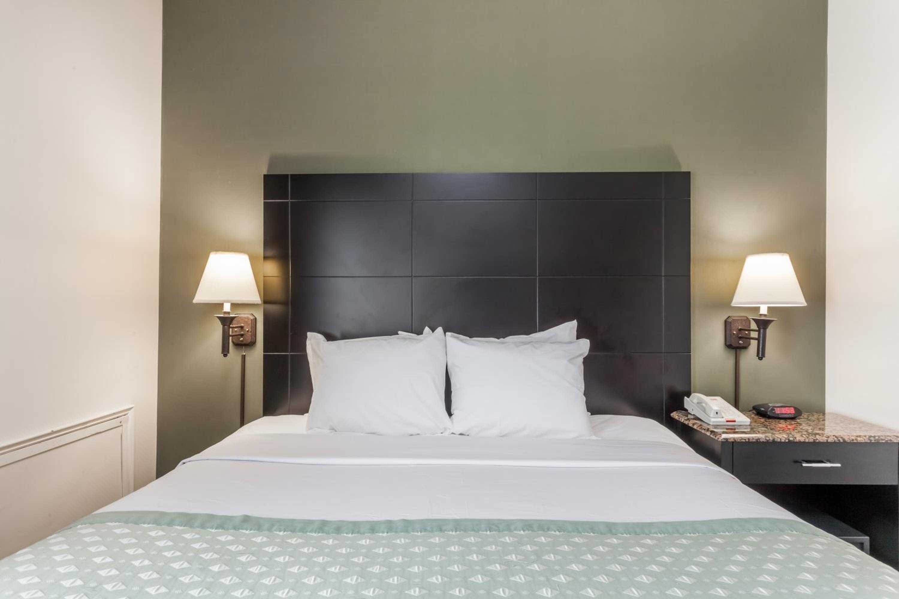Newburgh Vacations - Ramada by Wyndham Newburgh/West Point - Property Image 6