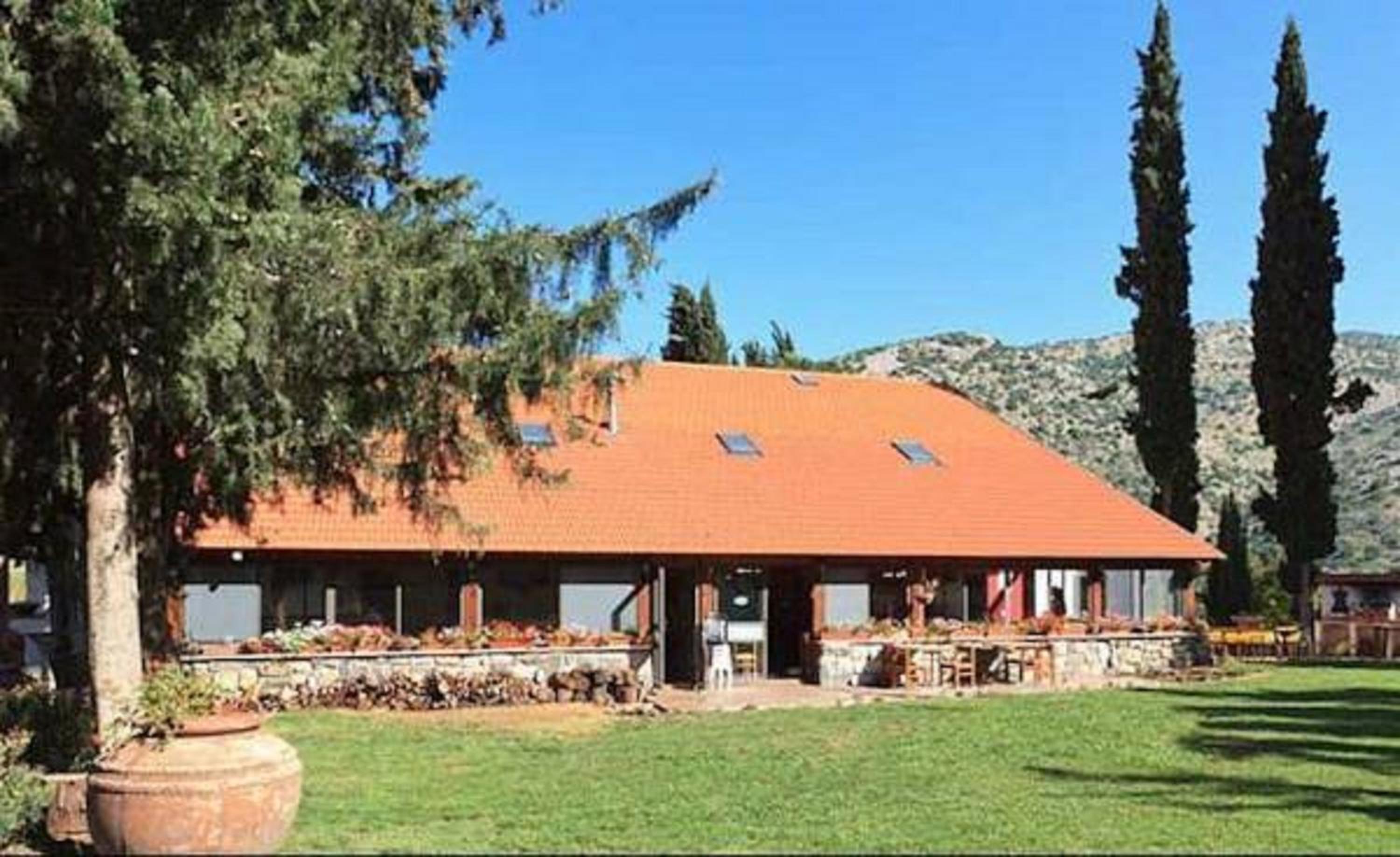 Hunter's Lodge