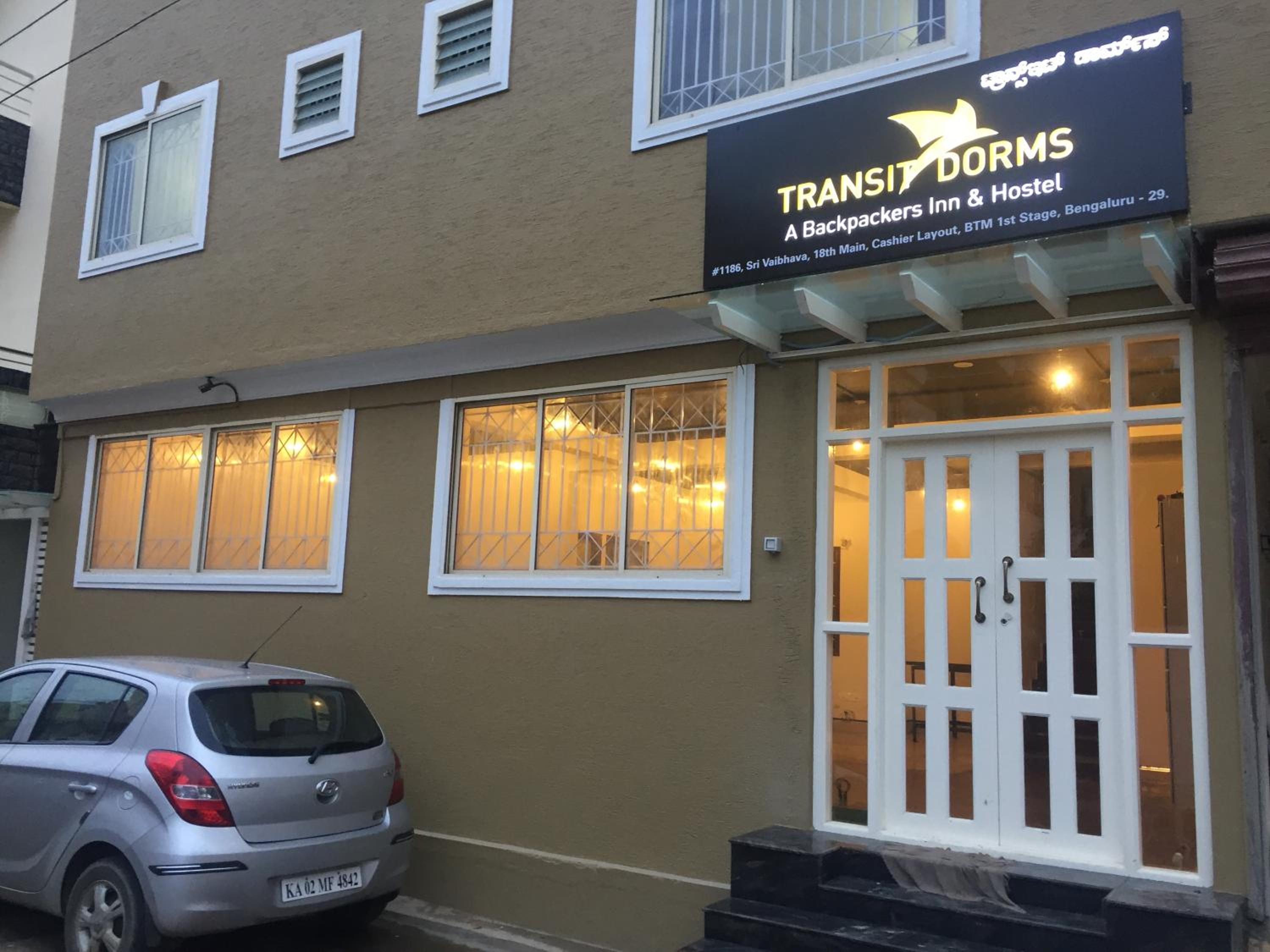 Transit Dorms - A Backpackers Inn & Hostel