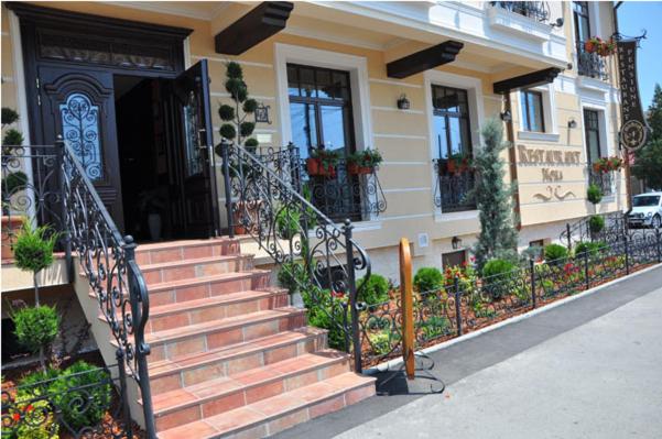 Hotel Pensiunea Nora - Image 1