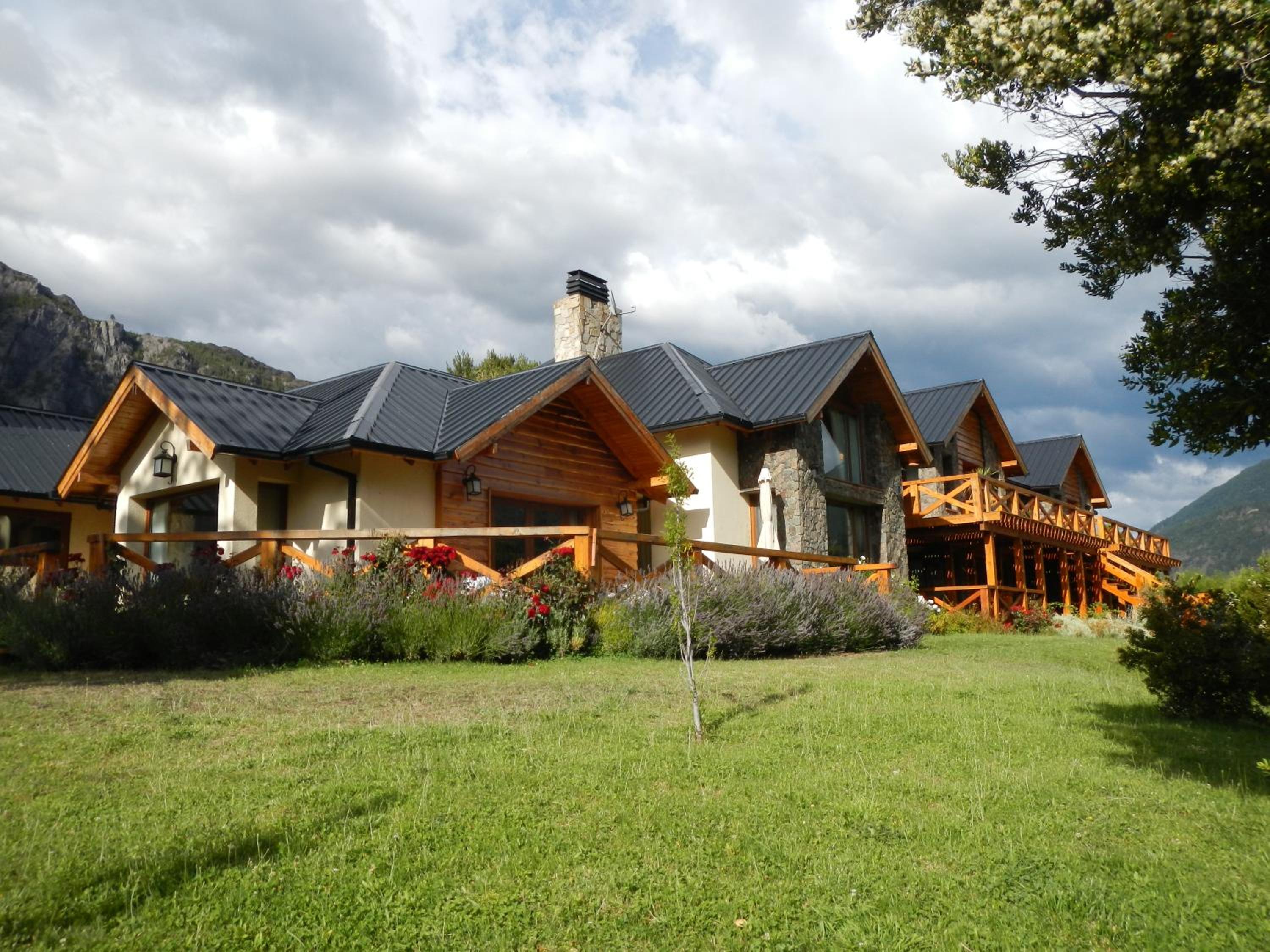 Sendero Lodge