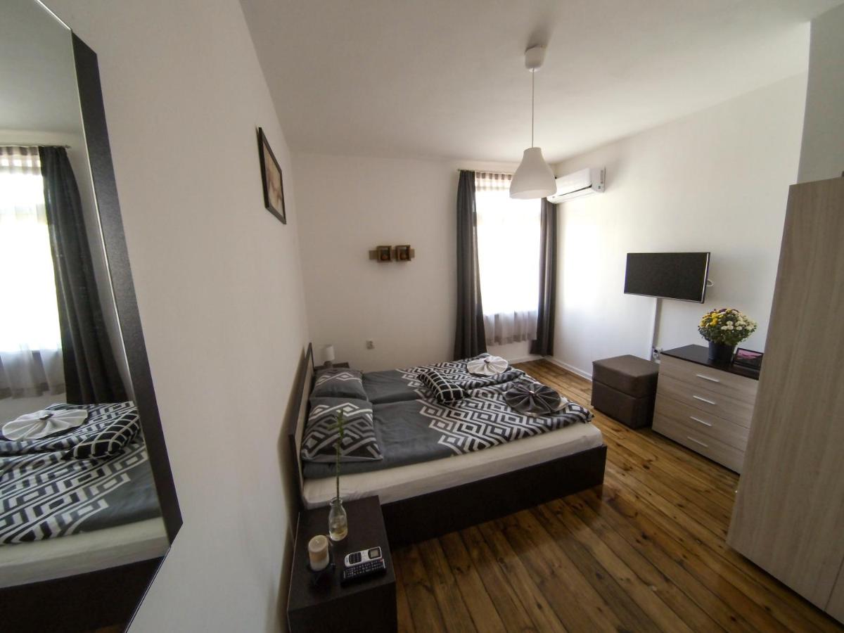 Graf Ignatiev - 3BR APART view 2