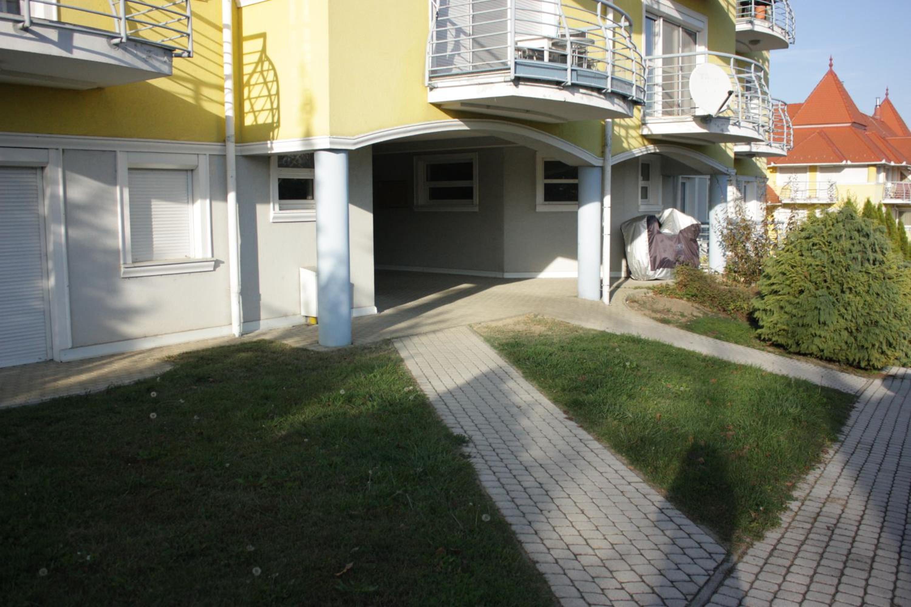 Lila Apartman view 4