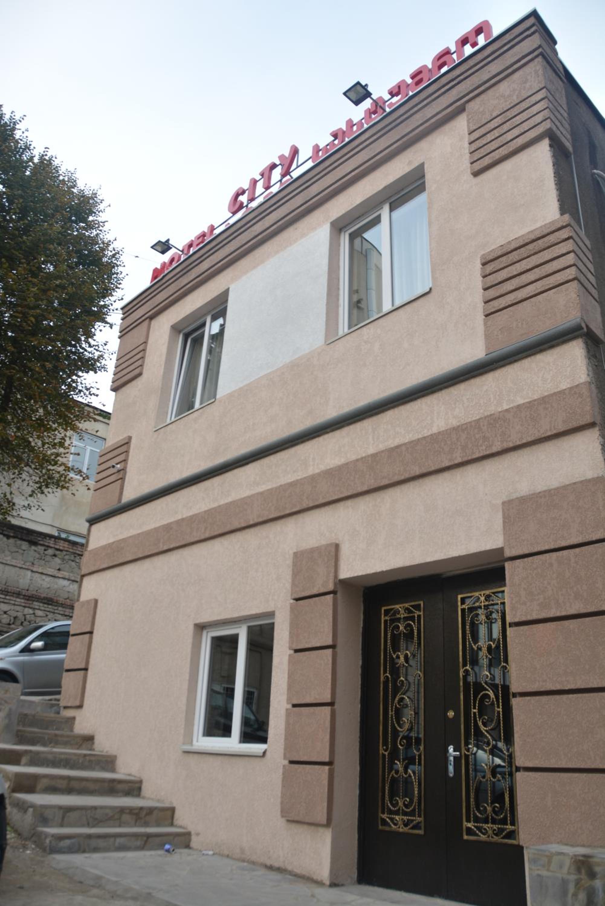 City Hotel
