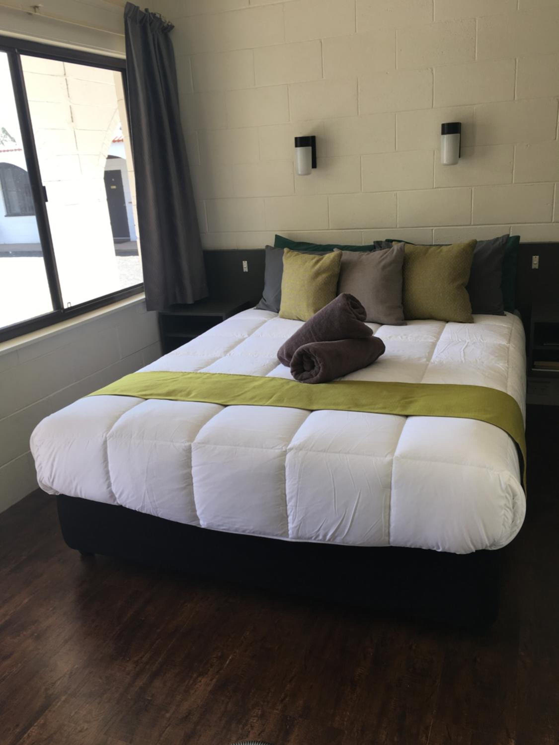 Azalea Motel