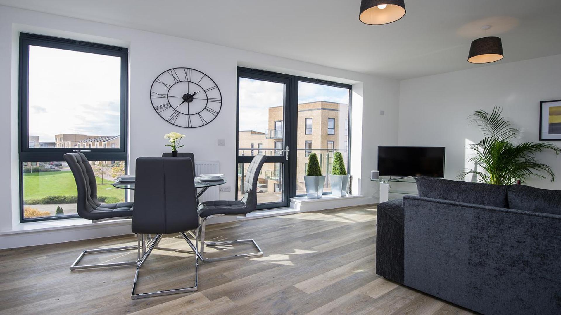 Tailored Stays - De Havilland House