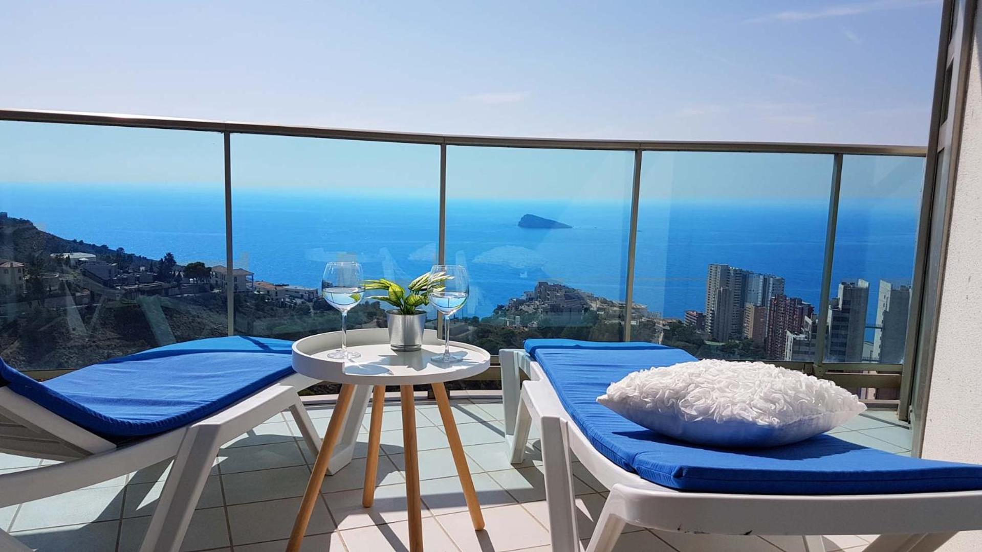 Highrise apartment with private terrace & sea views - 34th floor - main view