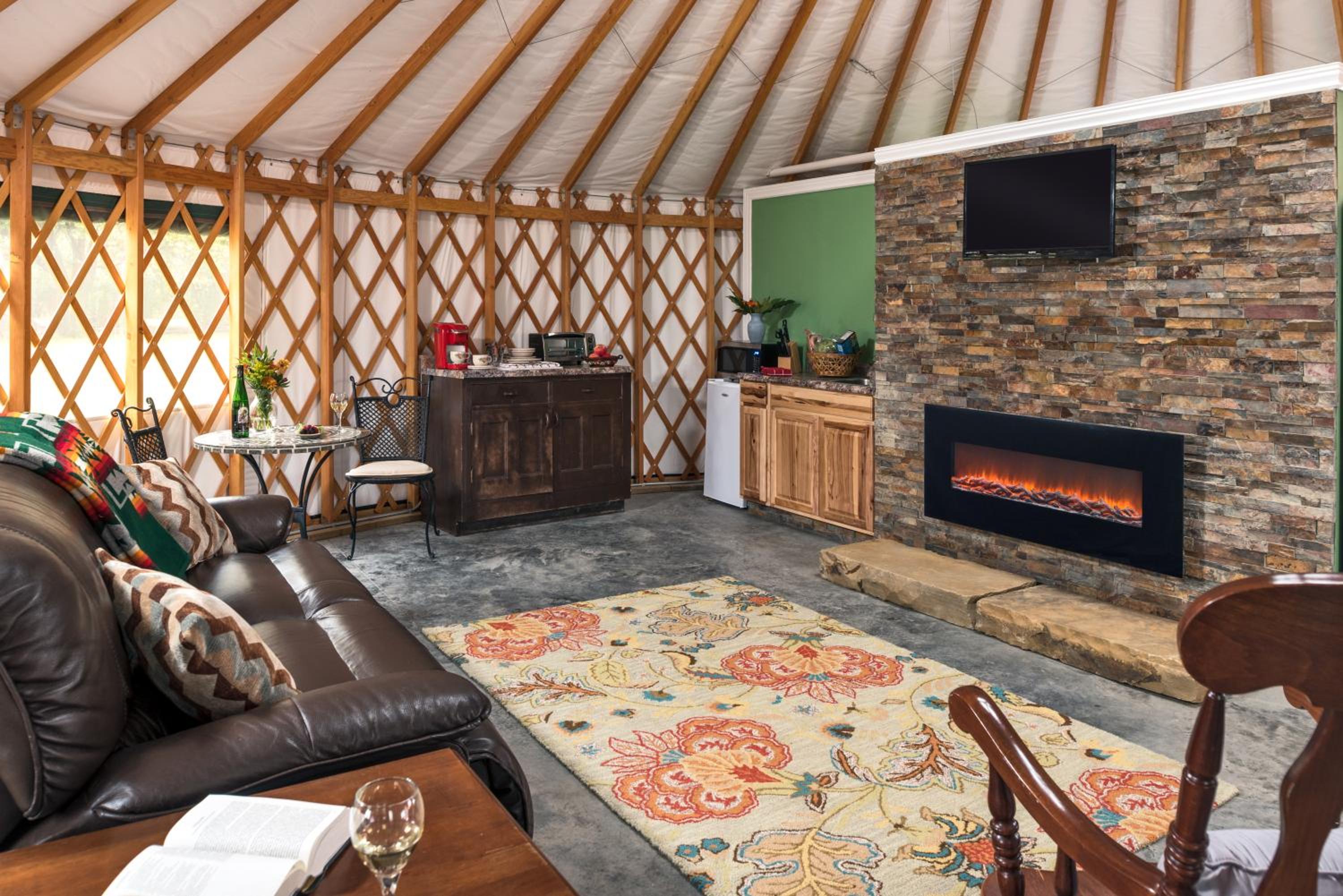 Yale Manor B&B & Yurt Glamping